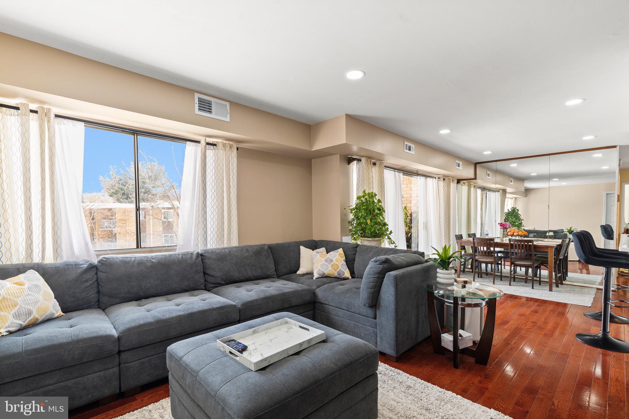 YORKTOWNE SQUARE - Residential