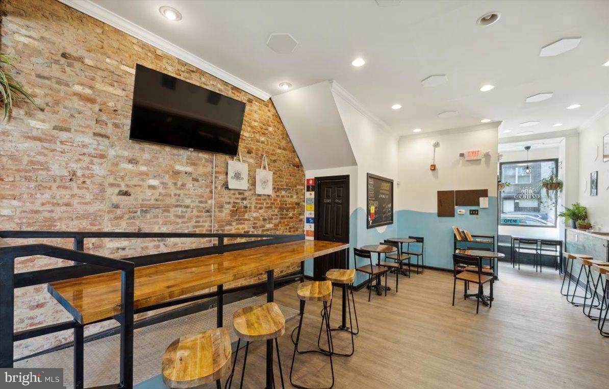 FISHTOWN - Commercial Sale