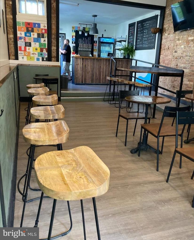 FISHTOWN - Commercial Sale