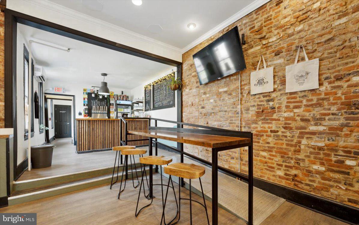 FISHTOWN - Commercial Sale