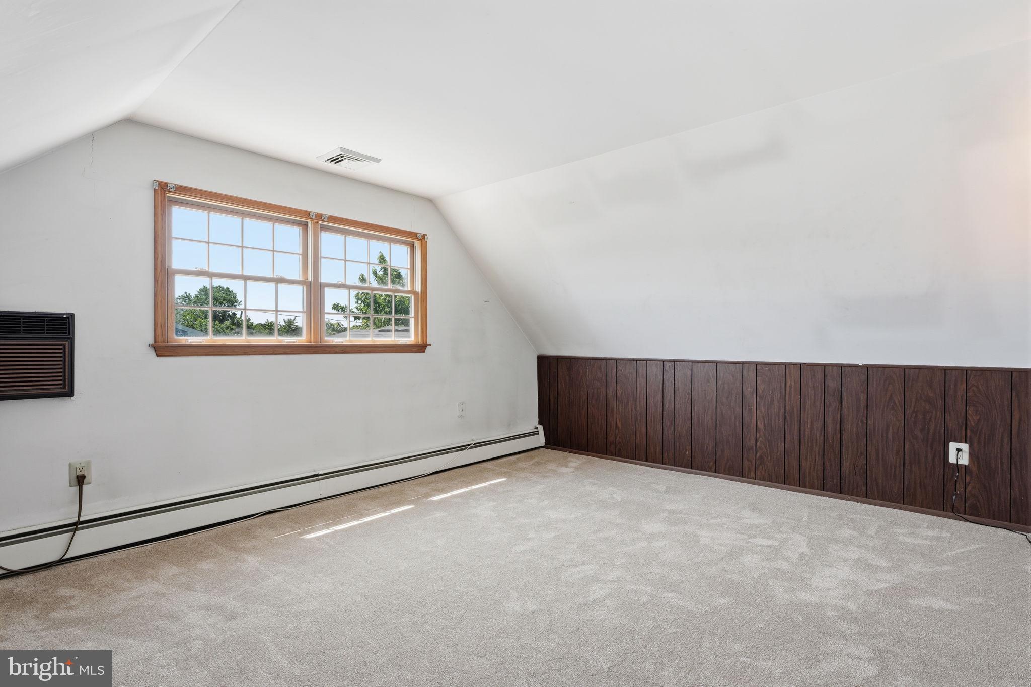 TWIN OAKS - Residential