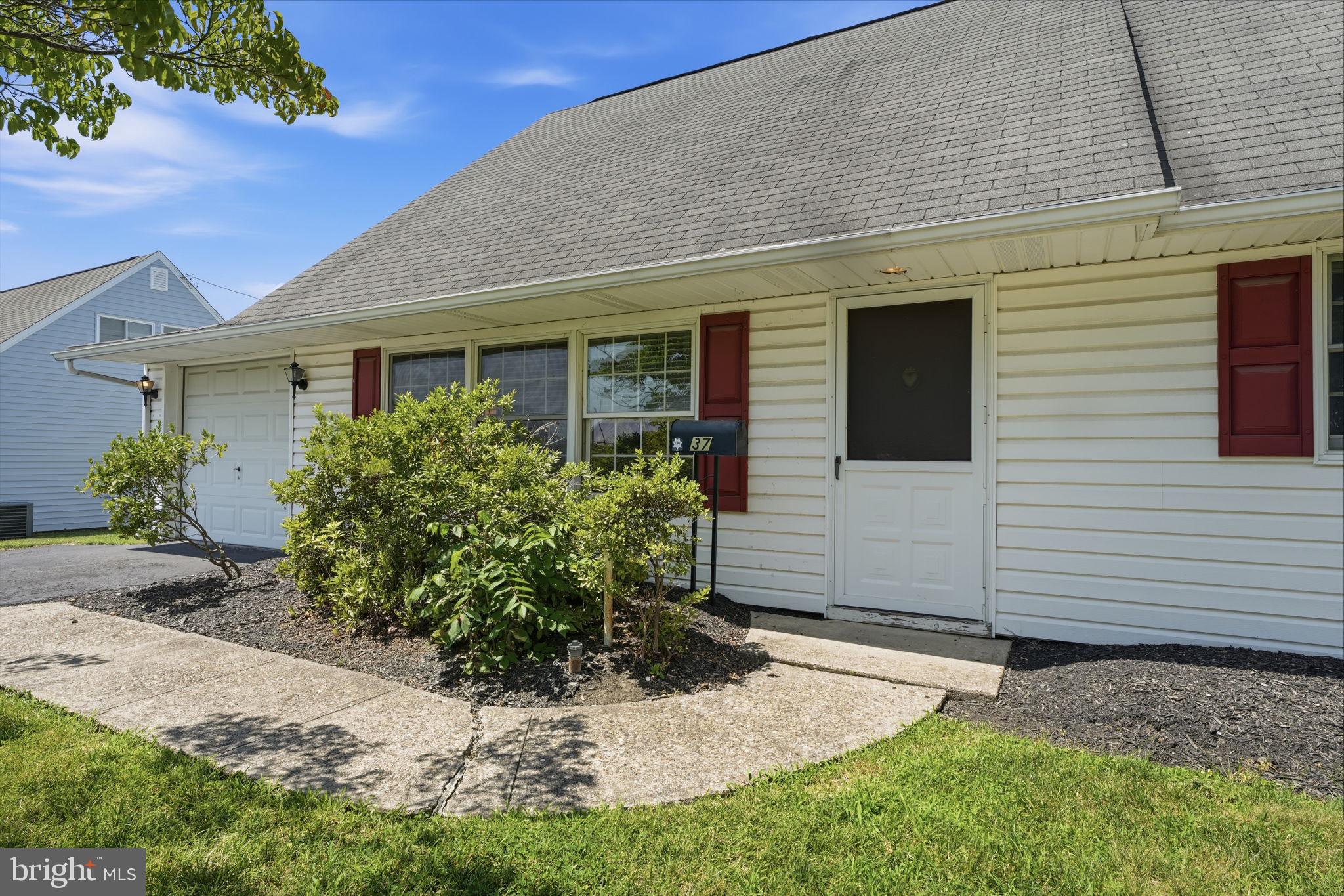 TWIN OAKS - Residential