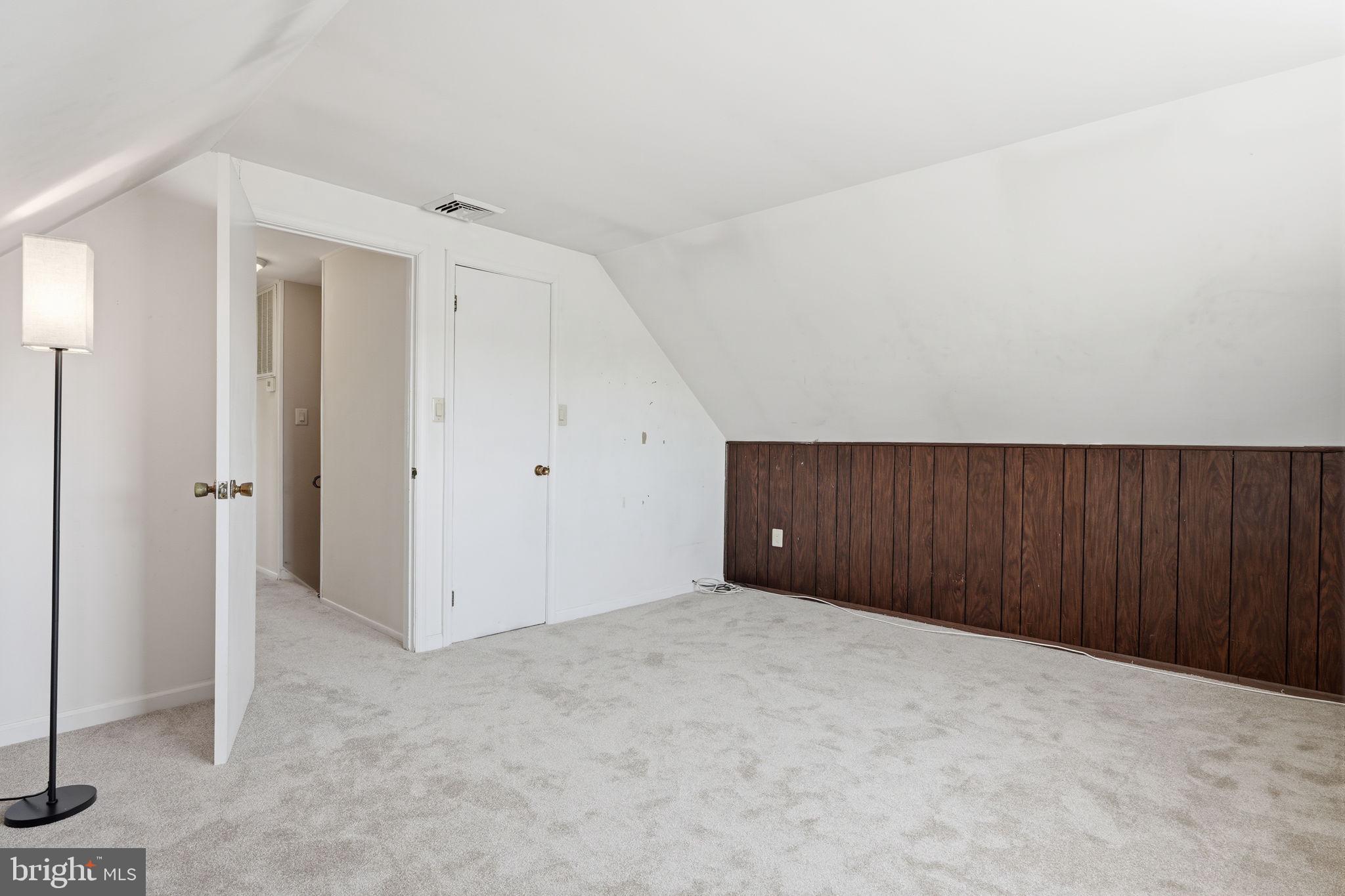 TWIN OAKS - Residential