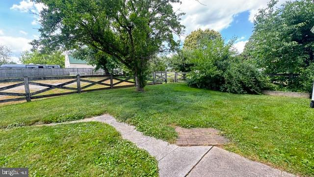 HOUCKSVILLE - Residential