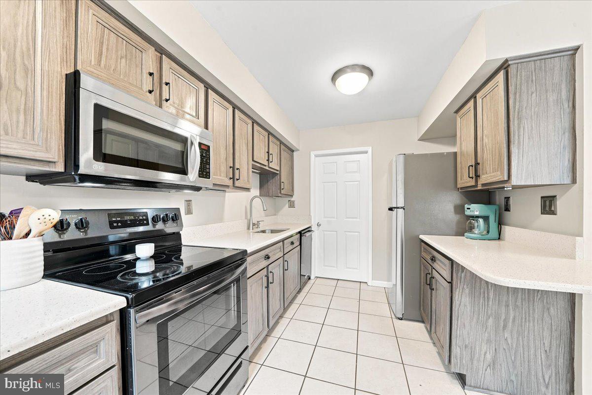 BEAVER RUN KNOLL - Residential