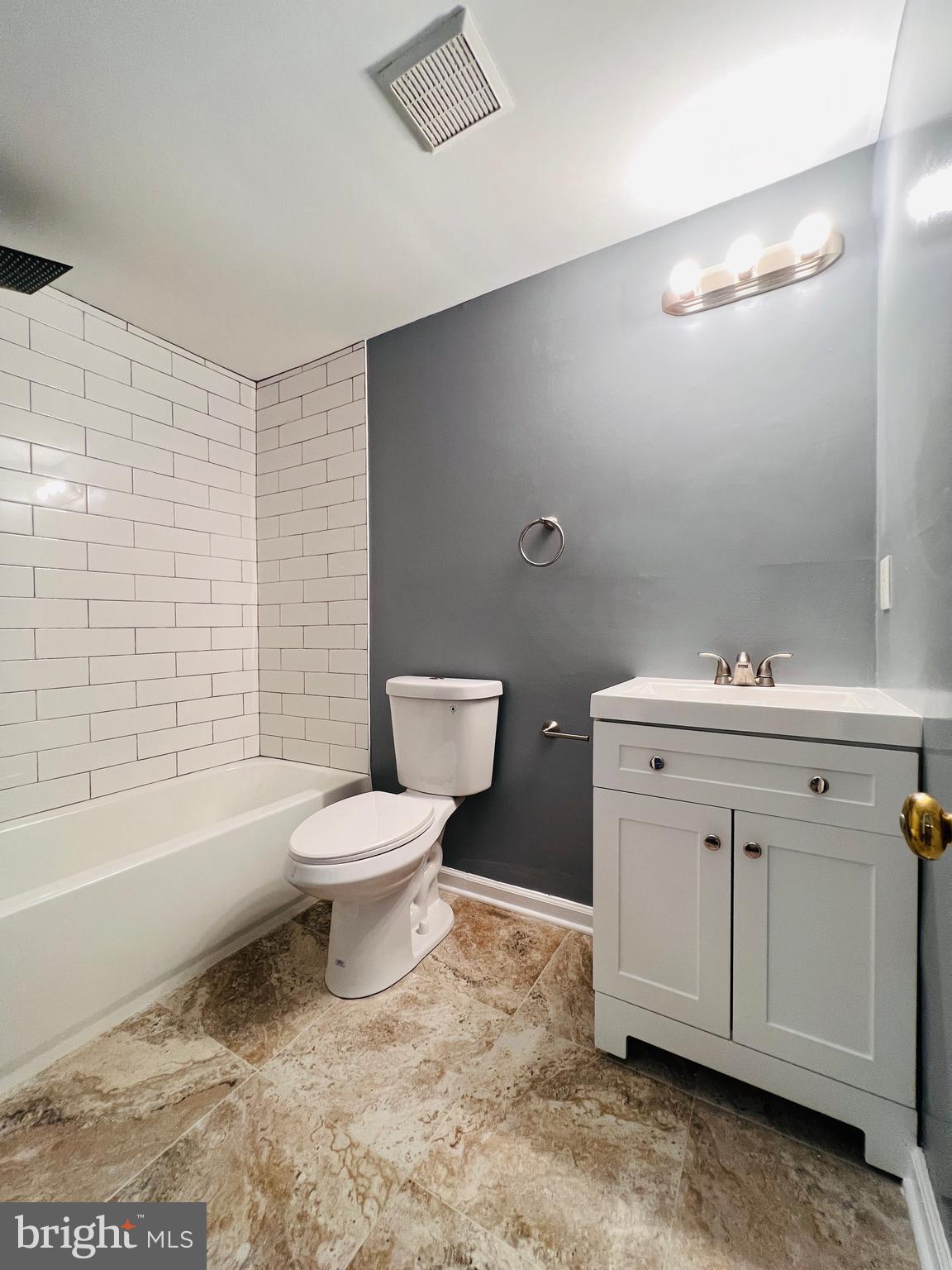 CHURCHILL TOWN SECTOR - Residential Lease
