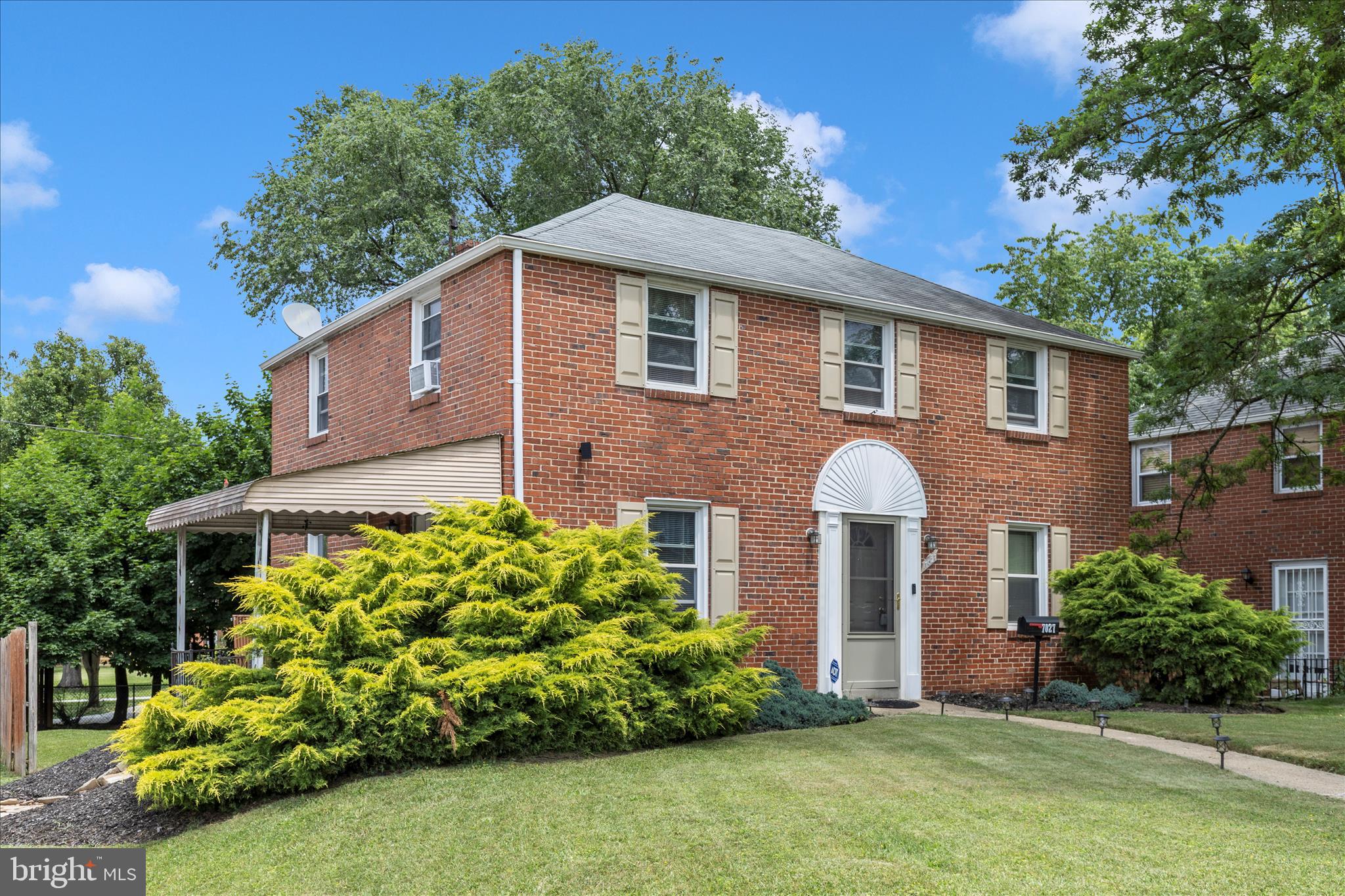 COLONIAL VILLAGE - Residential