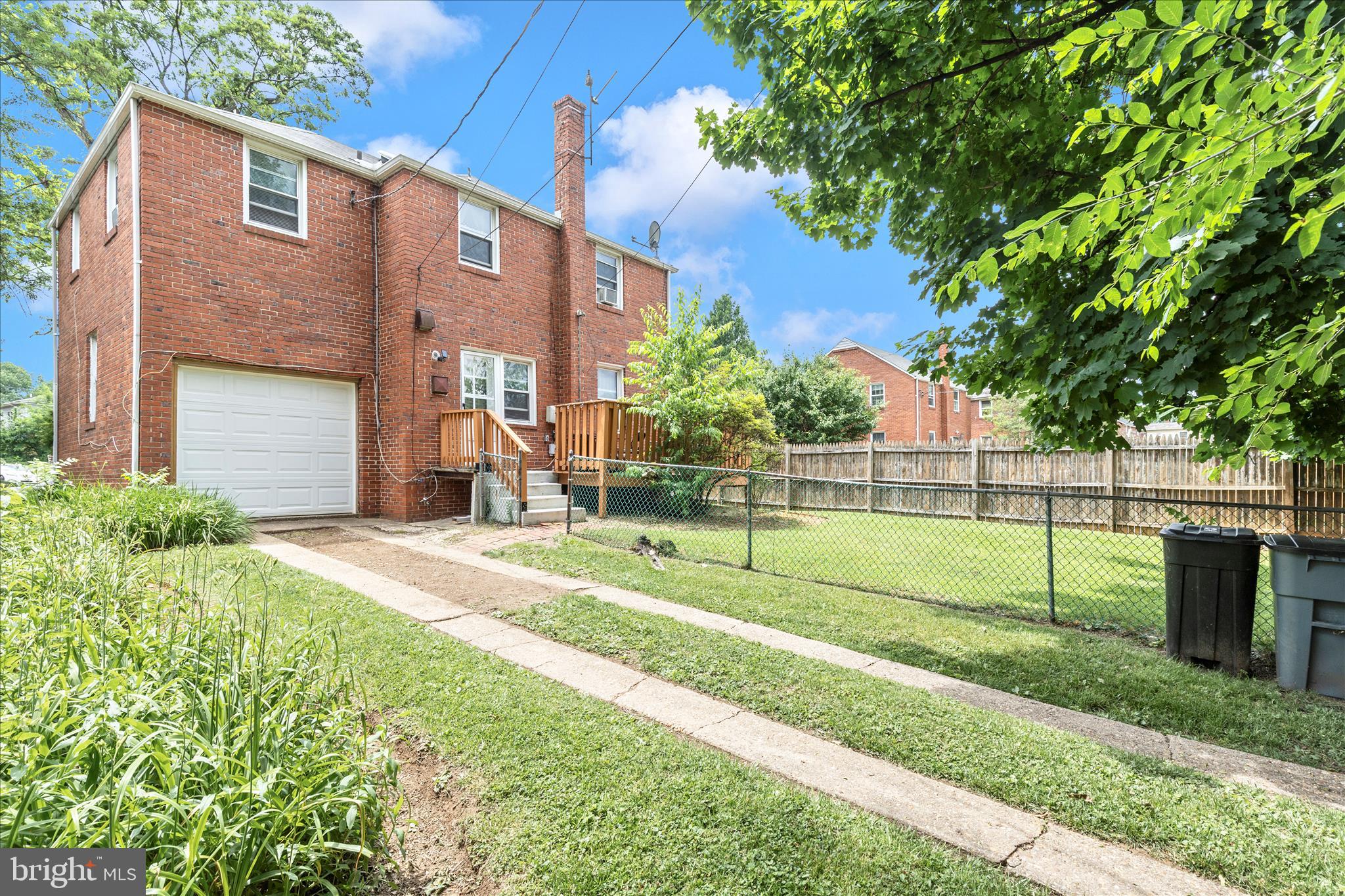 COLONIAL VILLAGE - Residential