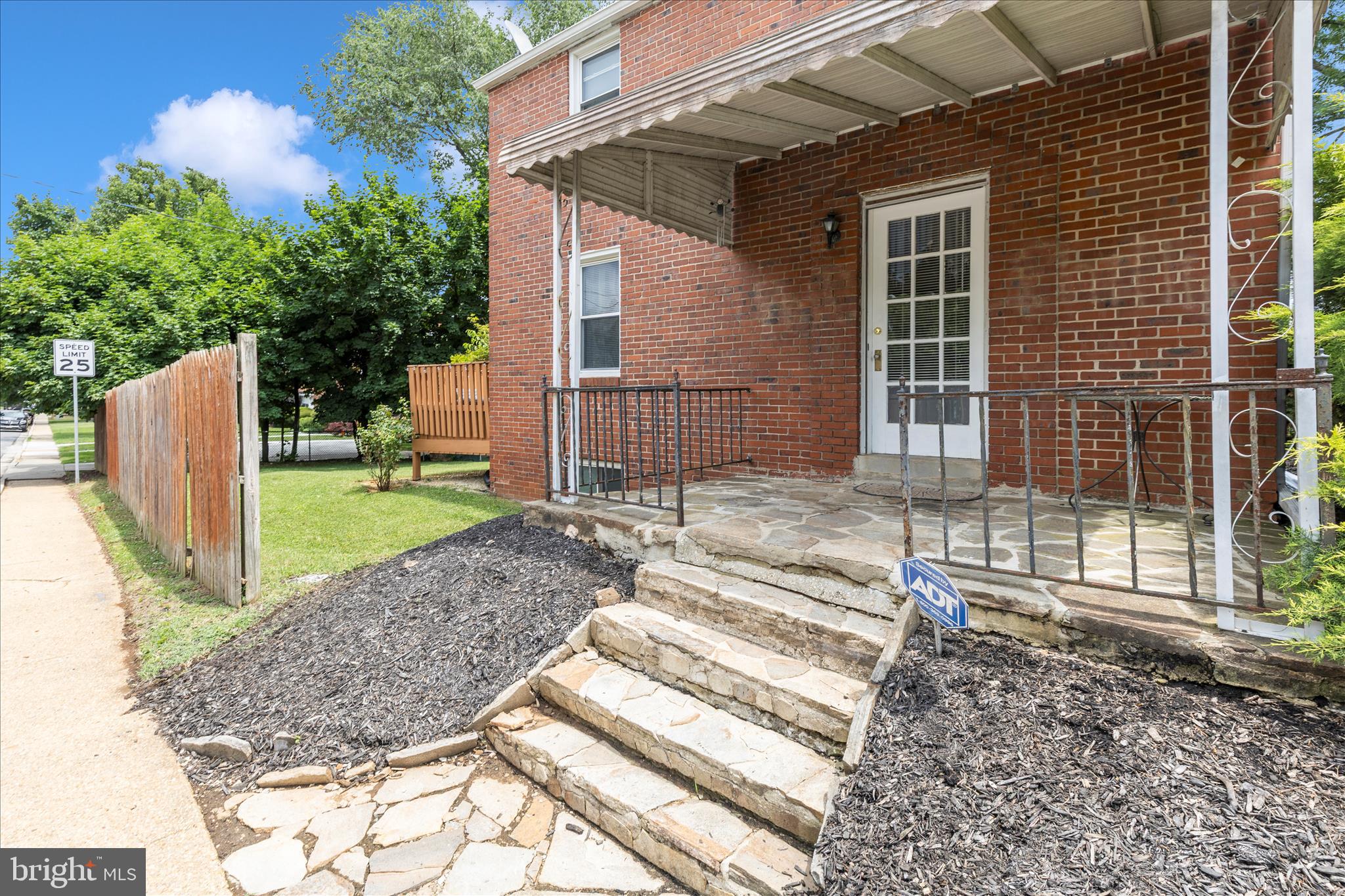 COLONIAL VILLAGE - Residential