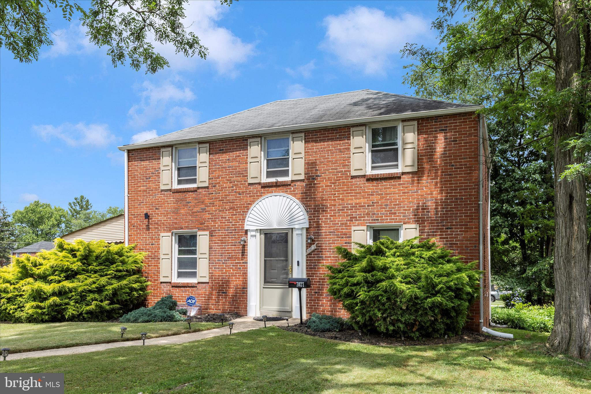 COLONIAL VILLAGE - Residential
