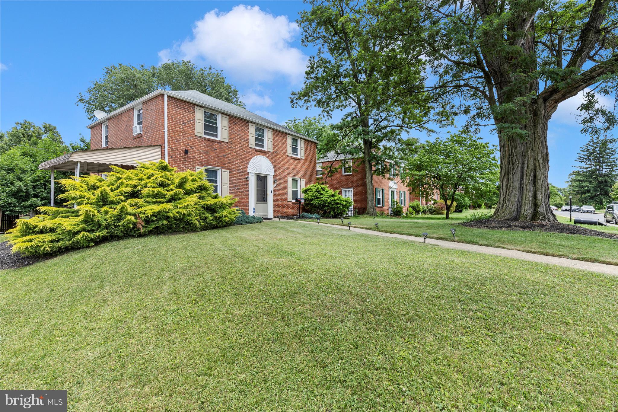 COLONIAL VILLAGE - Residential