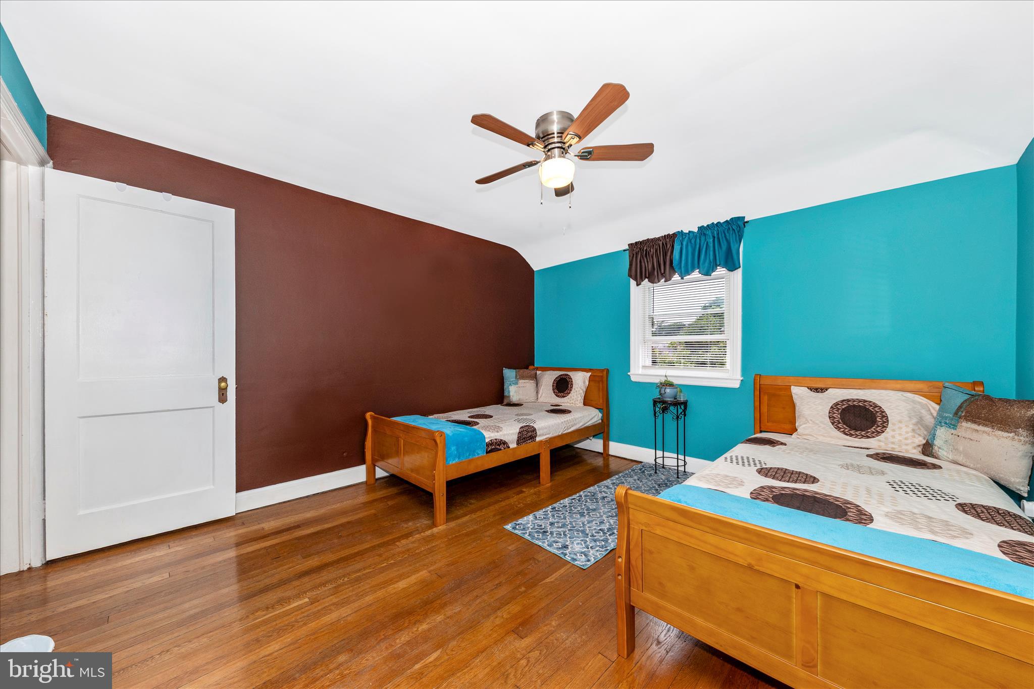 COLONIAL VILLAGE - Residential