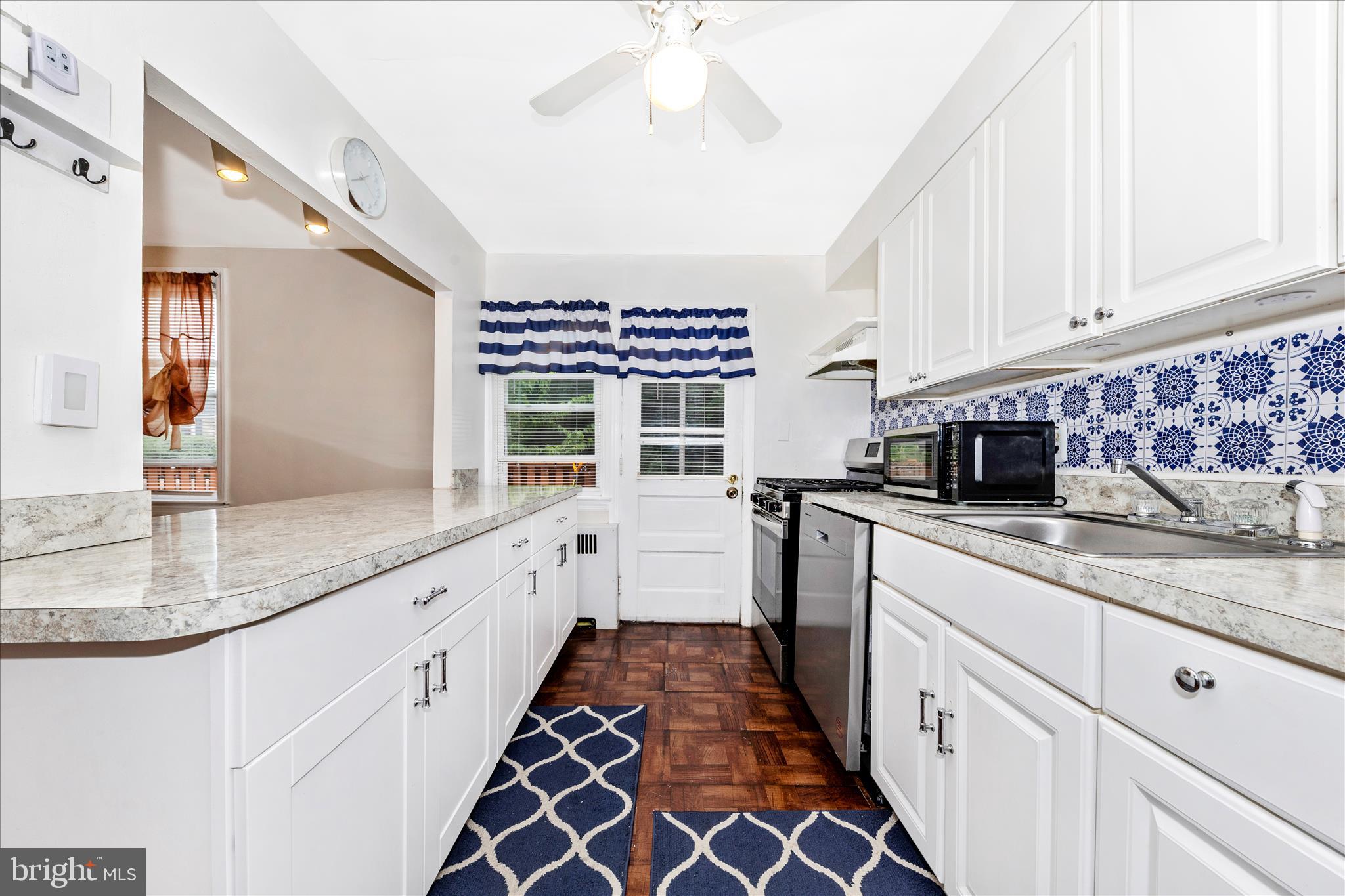 COLONIAL VILLAGE - Residential