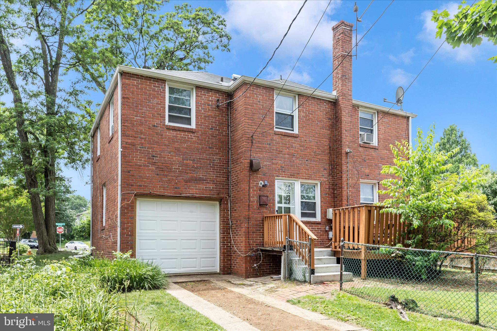 COLONIAL VILLAGE - Residential