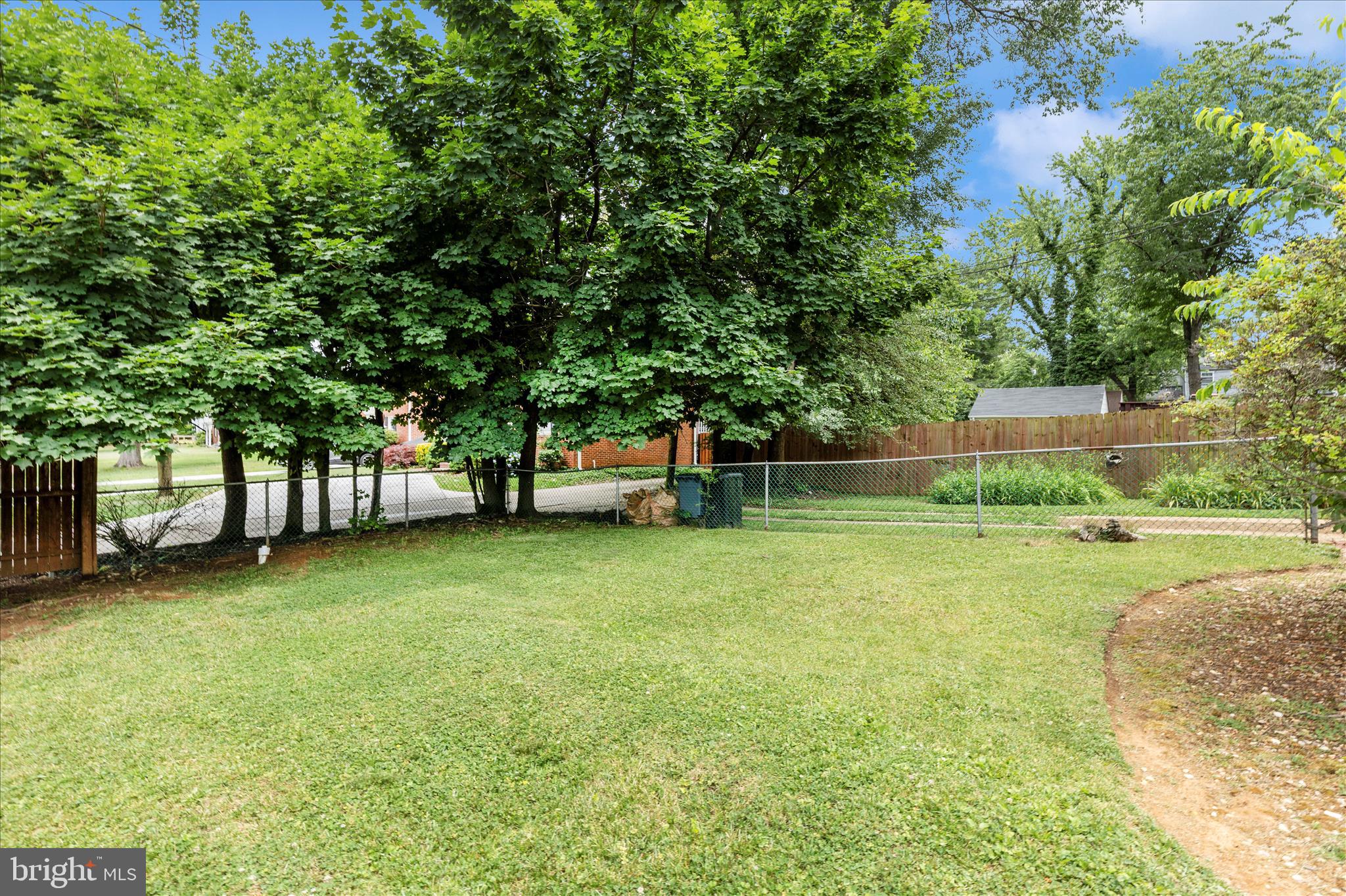 COLONIAL VILLAGE - Residential