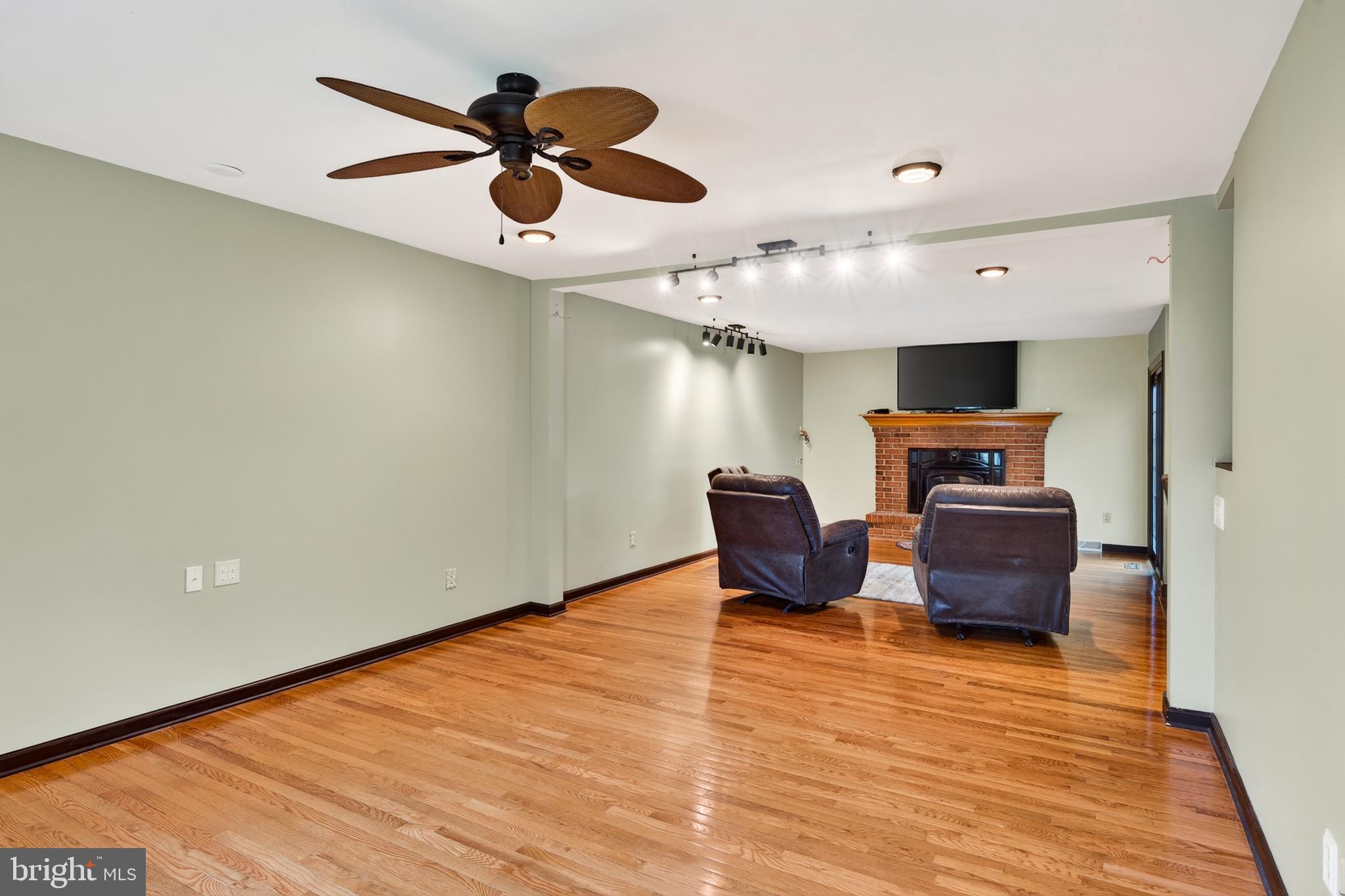CAMEO WOODS - Residential