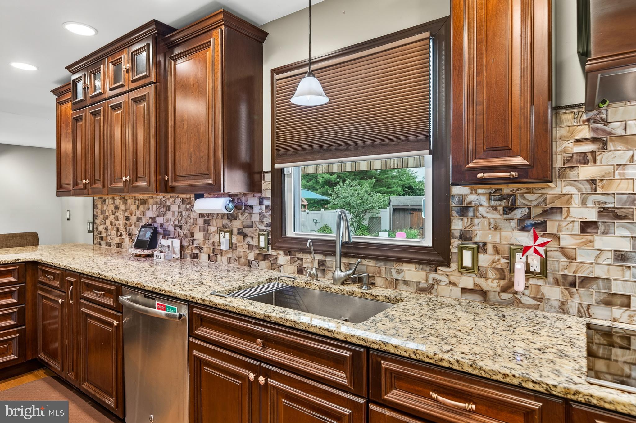 CAMEO WOODS - Residential