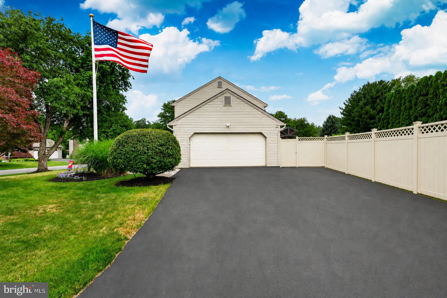 CAMEO WOODS - Residential
