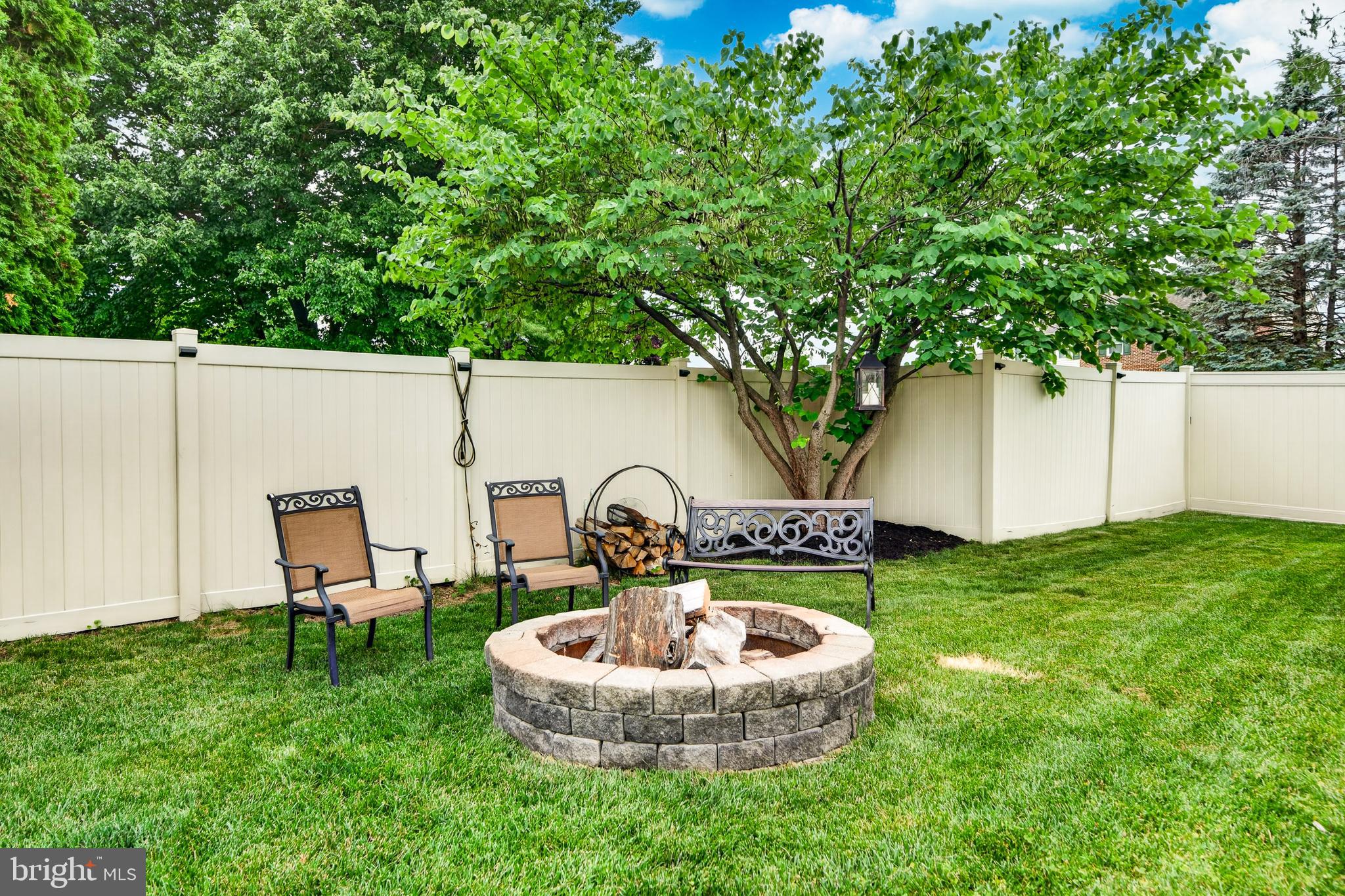 CAMEO WOODS - Residential