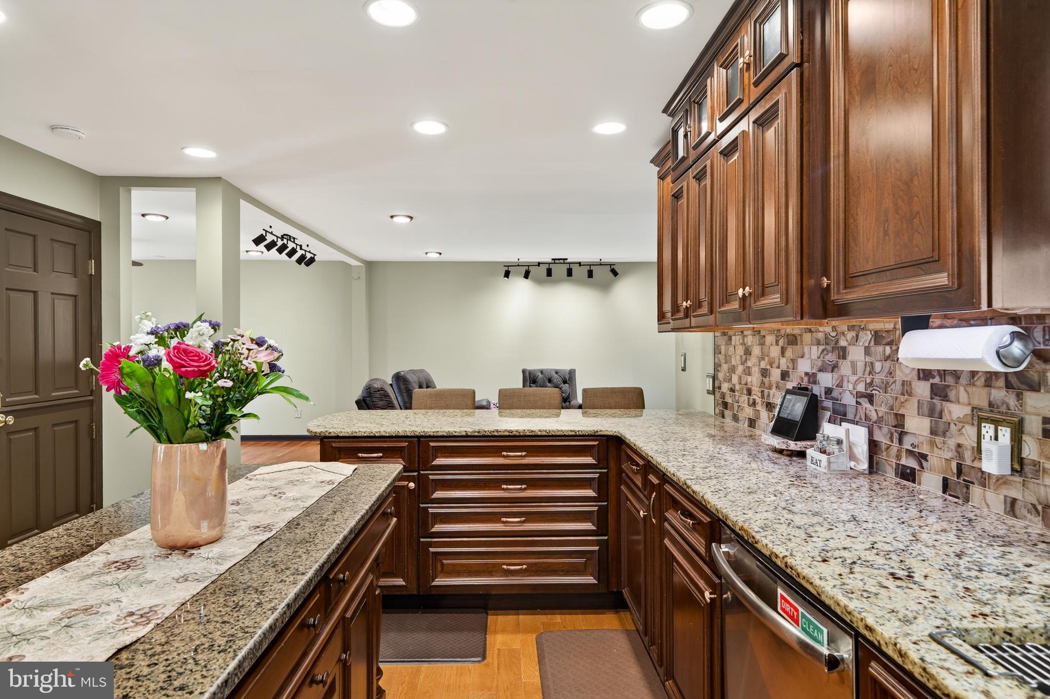 CAMEO WOODS - Residential