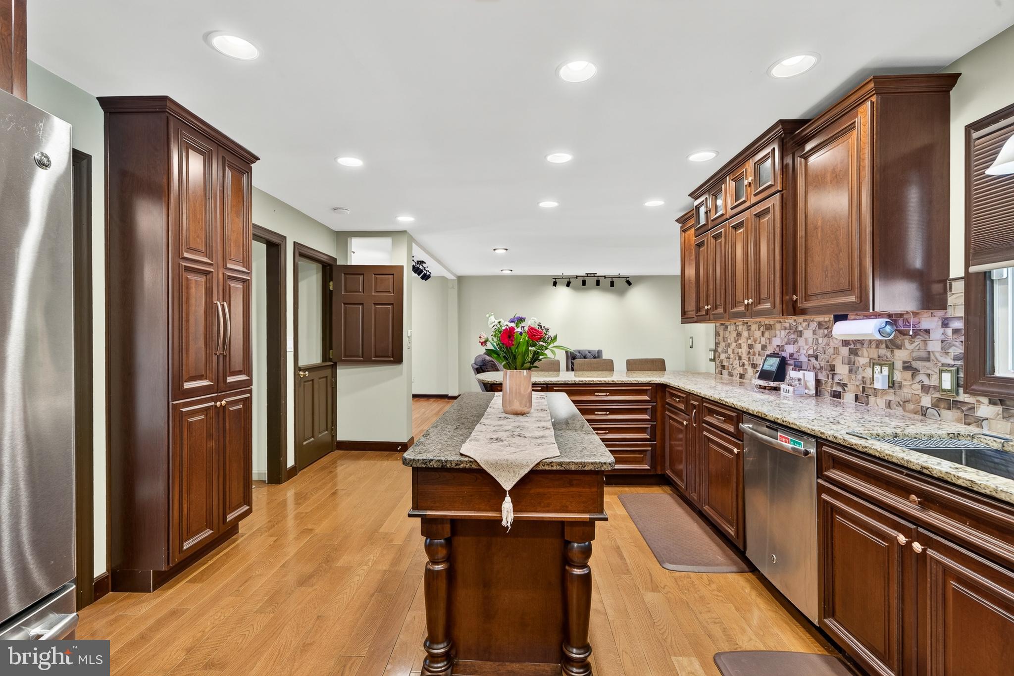 CAMEO WOODS - Residential