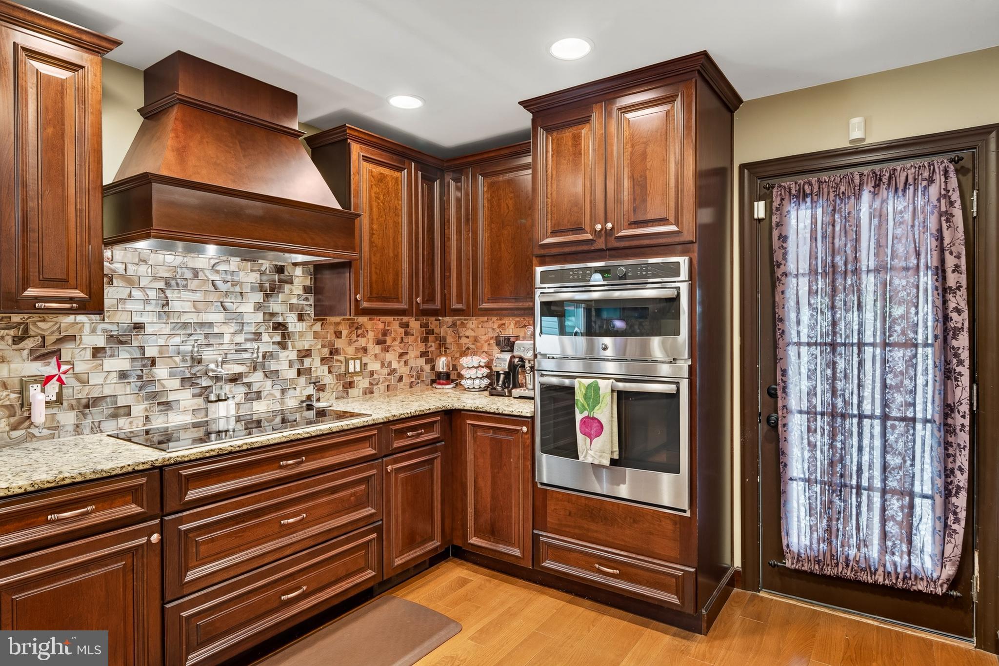 CAMEO WOODS - Residential