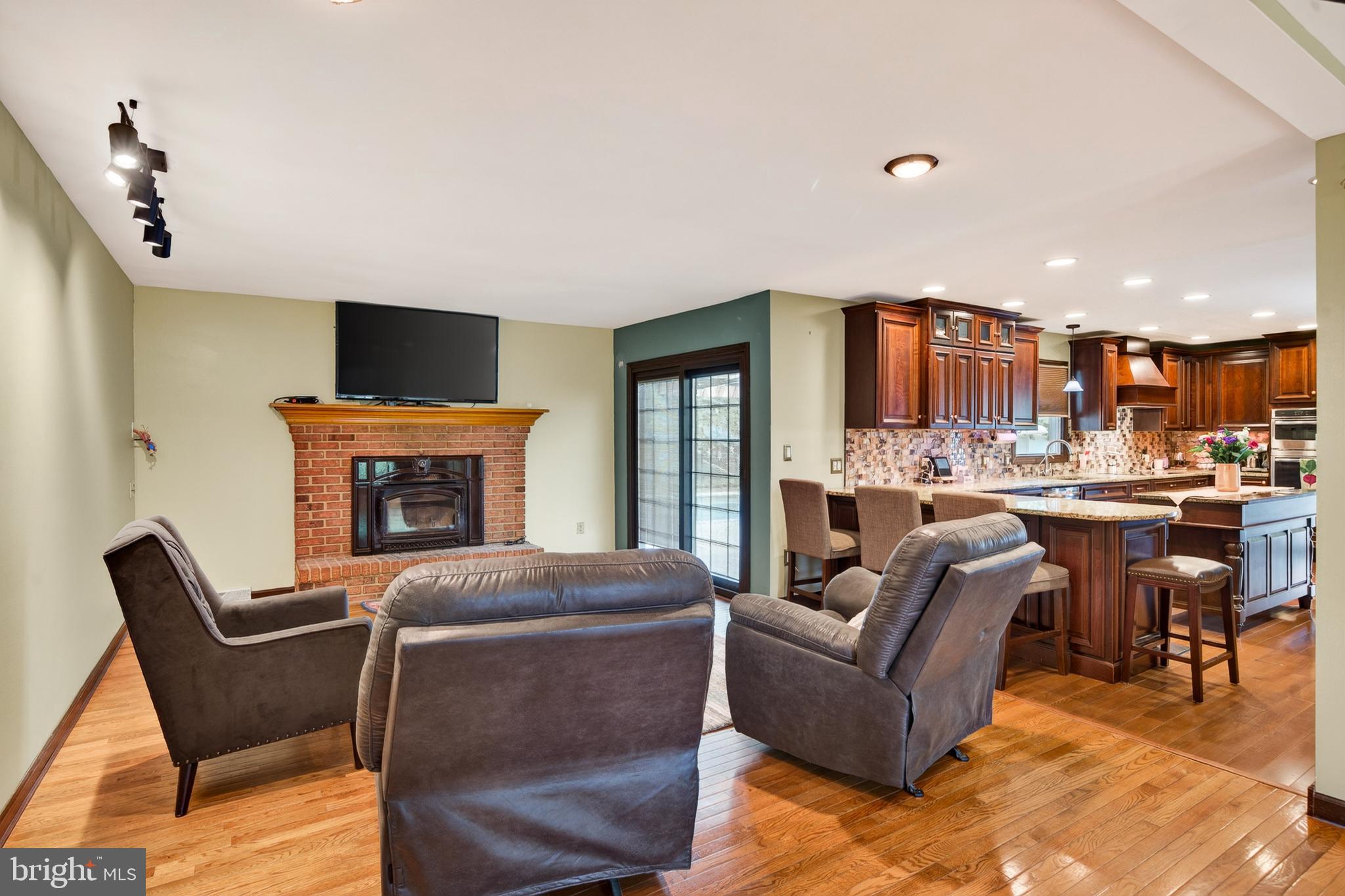 CAMEO WOODS - Residential