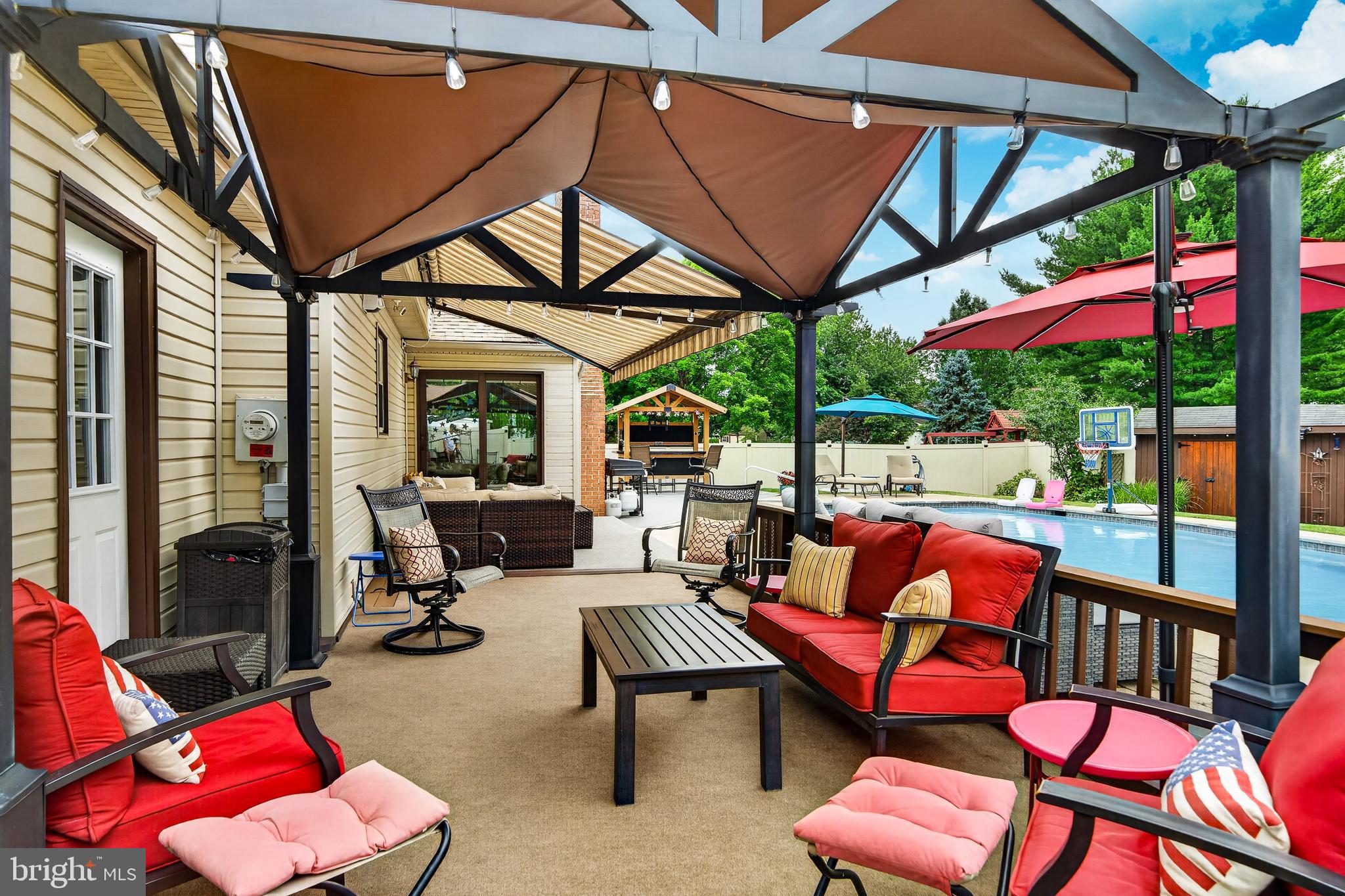CAMEO WOODS - Residential