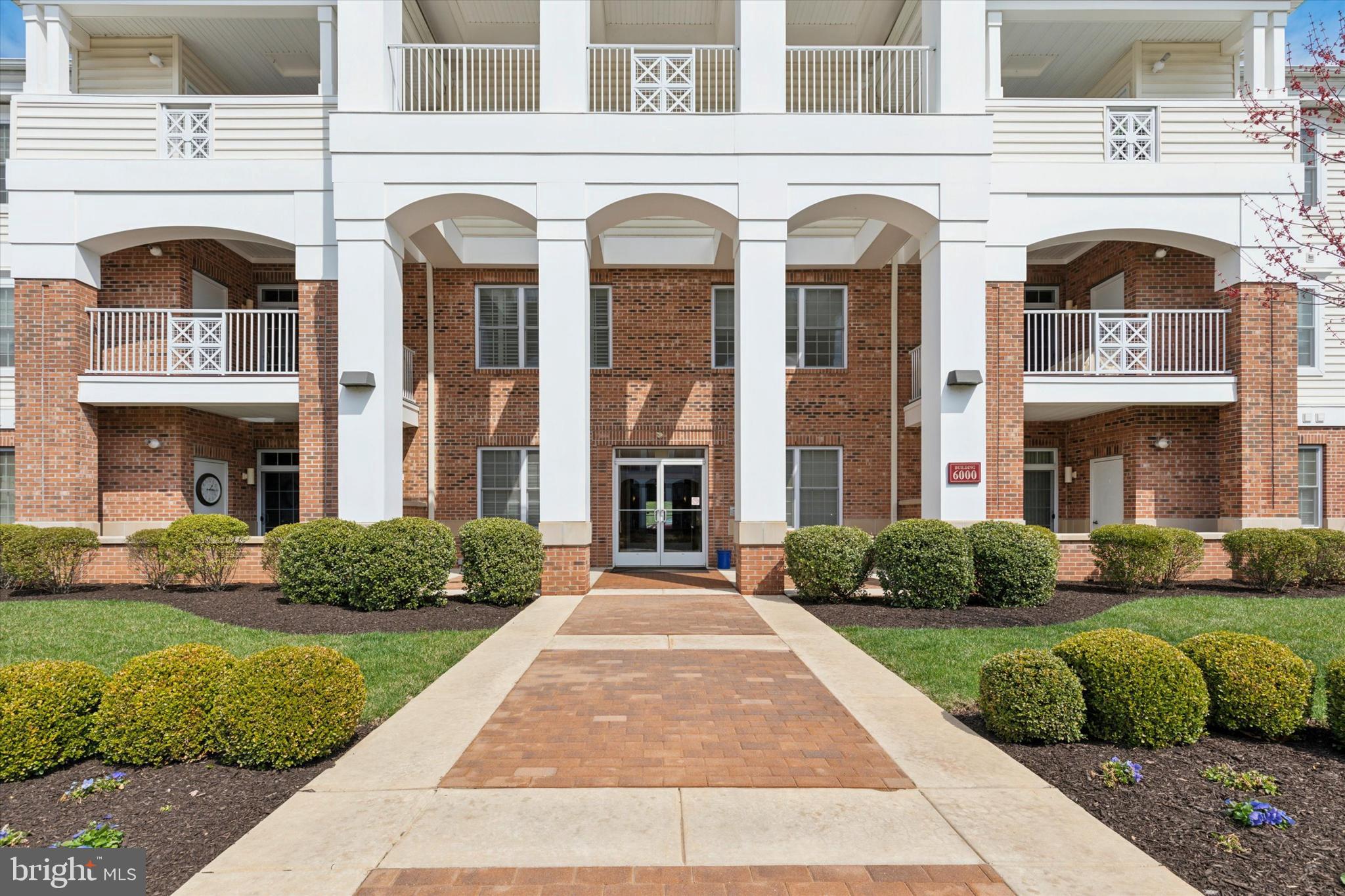 MERIDIAN VALLEY SQ - Residential