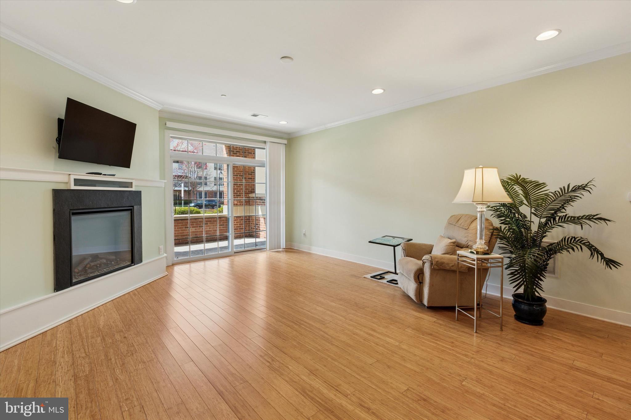 MERIDIAN VALLEY SQ - Residential