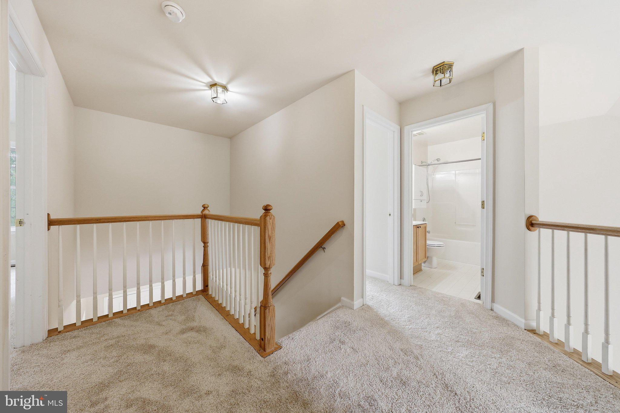 HUNTERS KNOLL - Residential