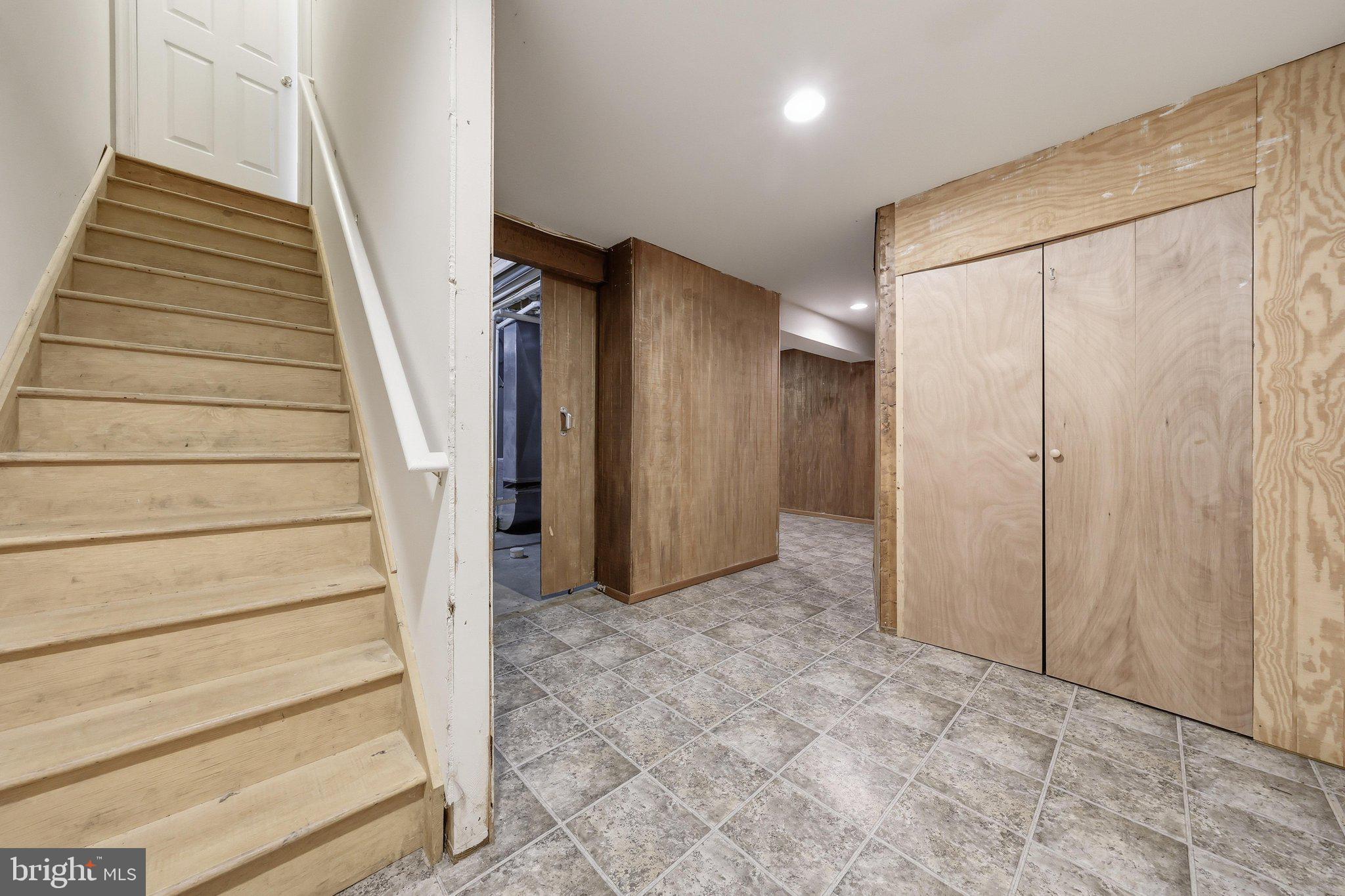 HUNTERS KNOLL - Residential