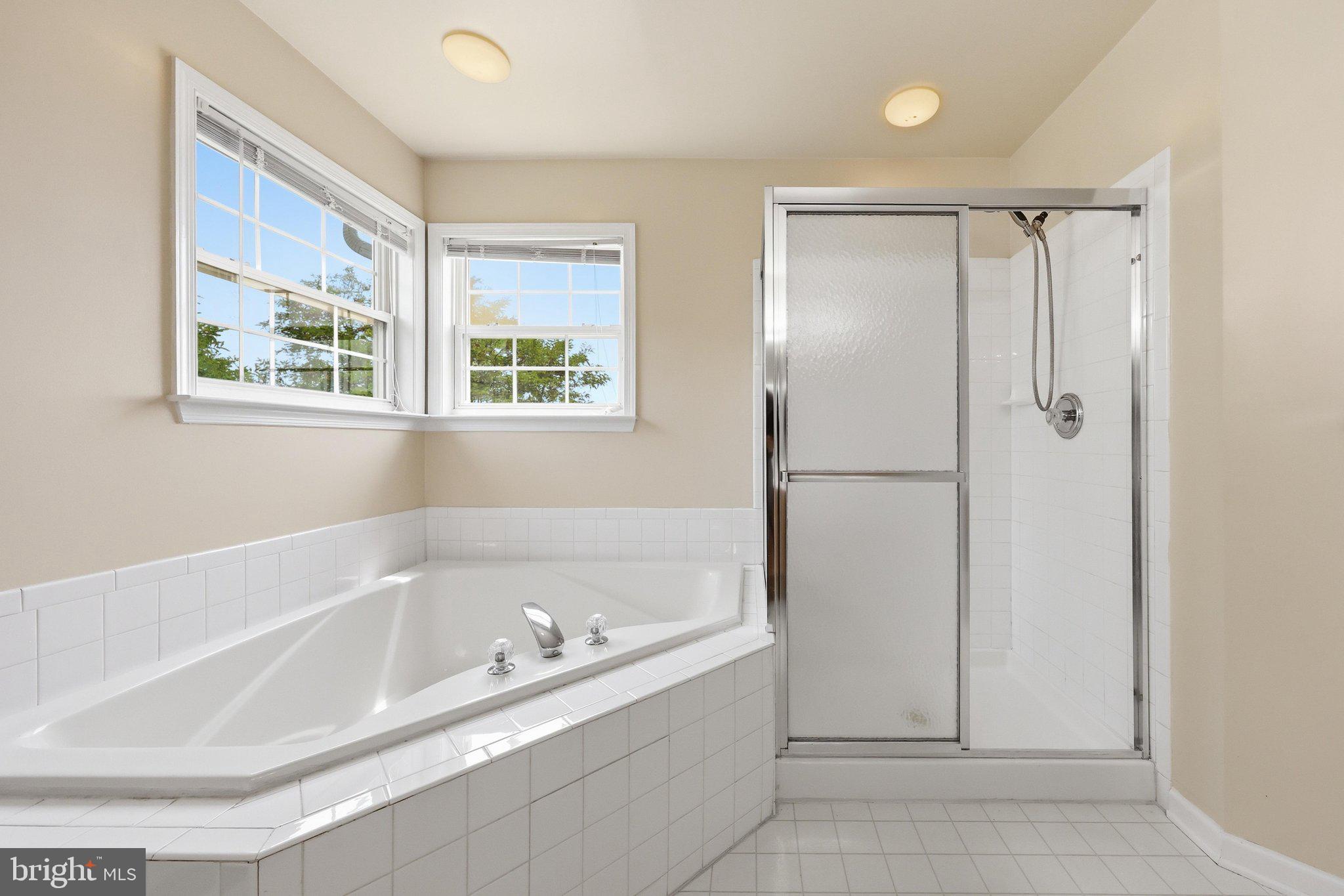 HUNTERS KNOLL - Residential