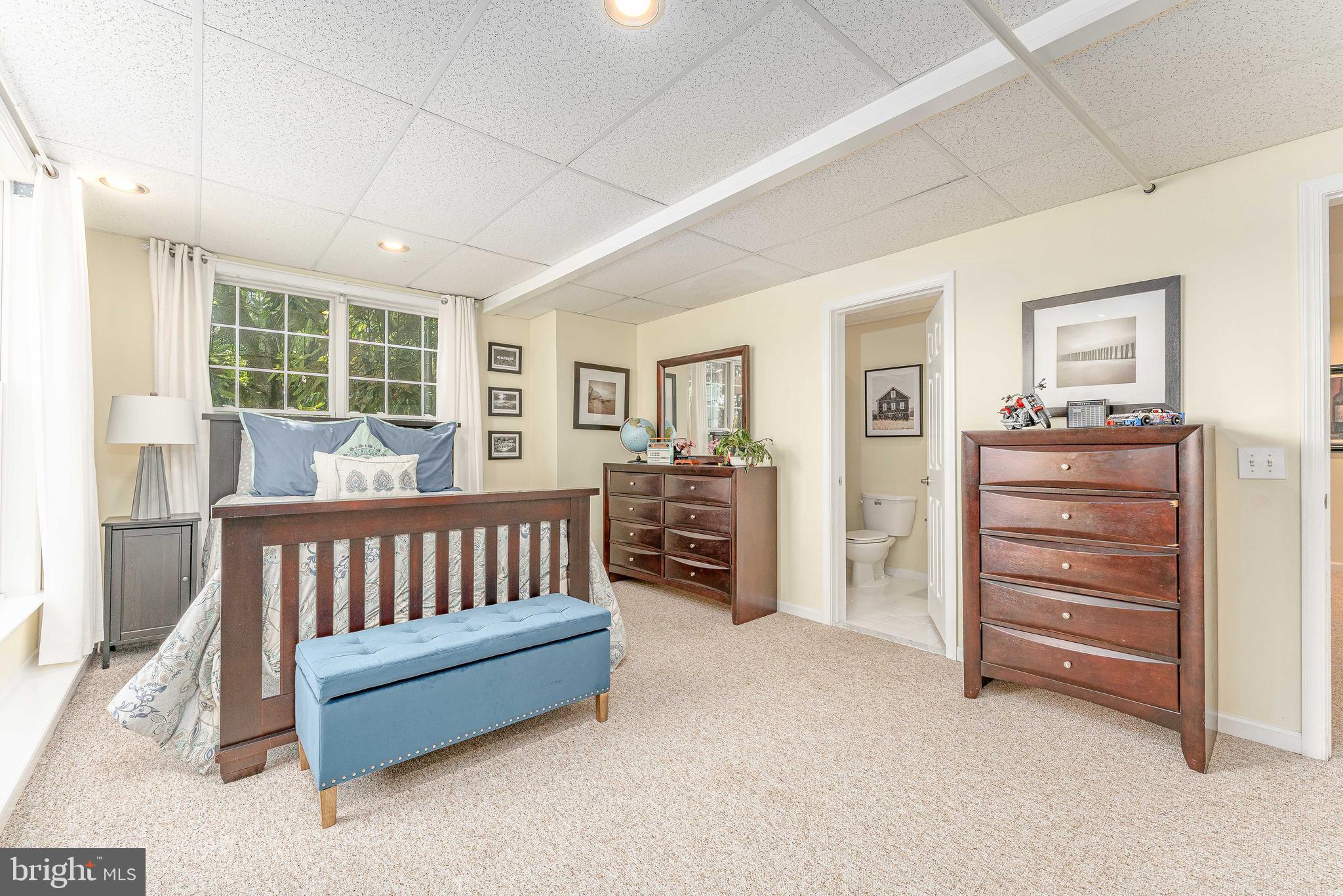 LAUREL POINTE - Residential
