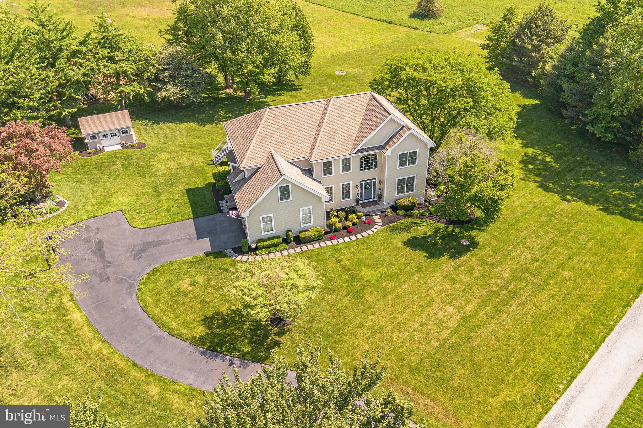 LAUREL POINTE - Residential
