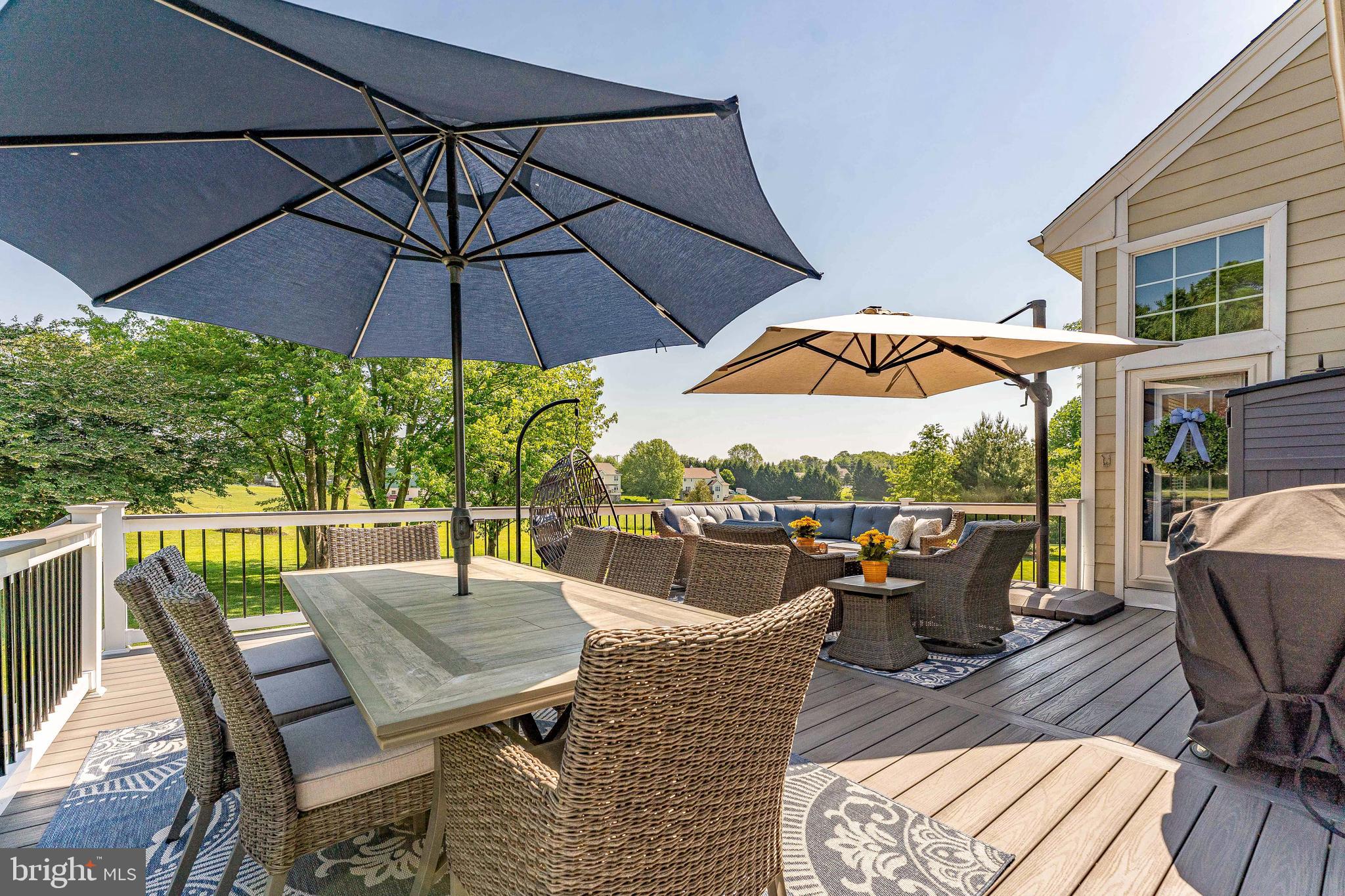 LAUREL POINTE - Residential