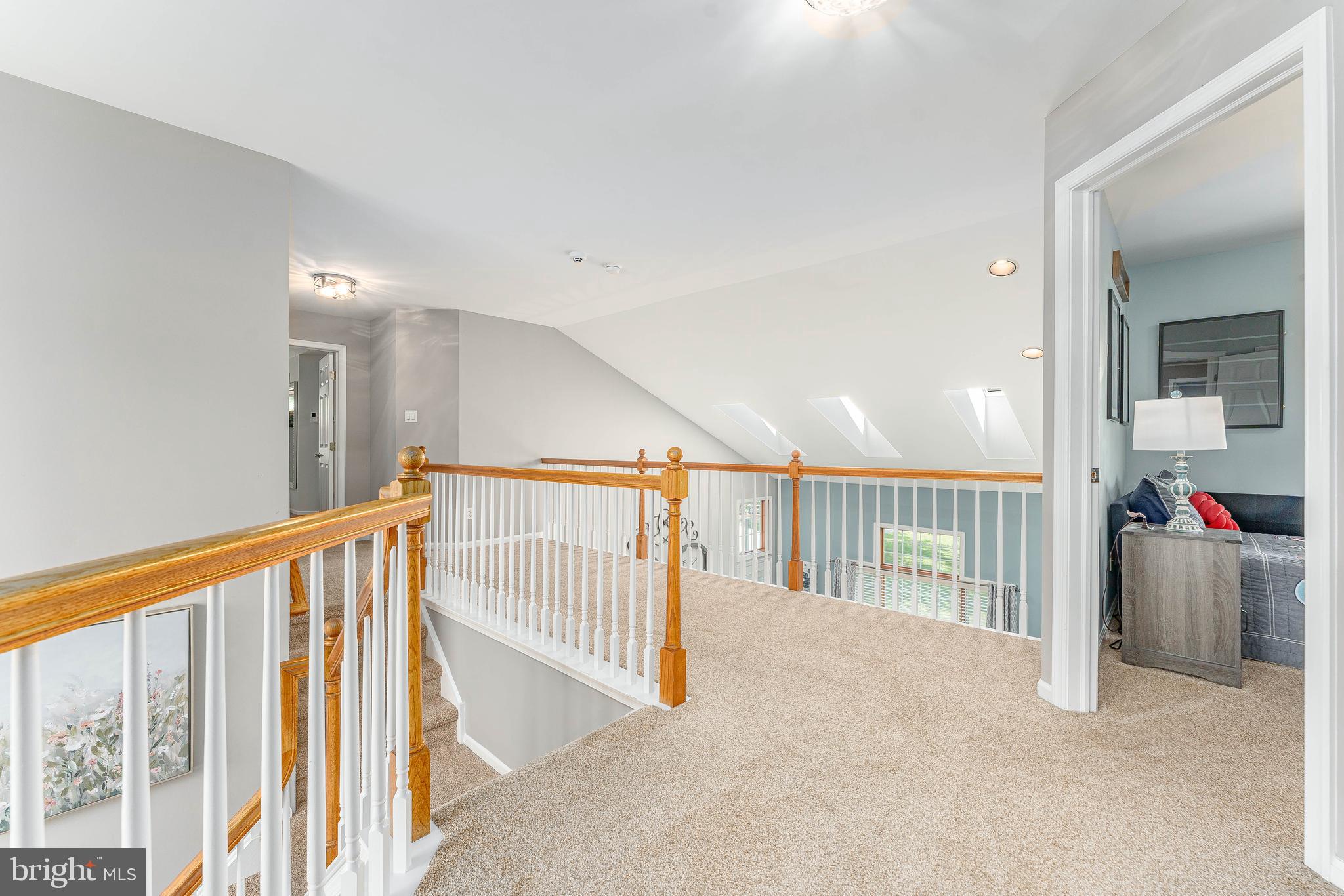 LAUREL POINTE - Residential