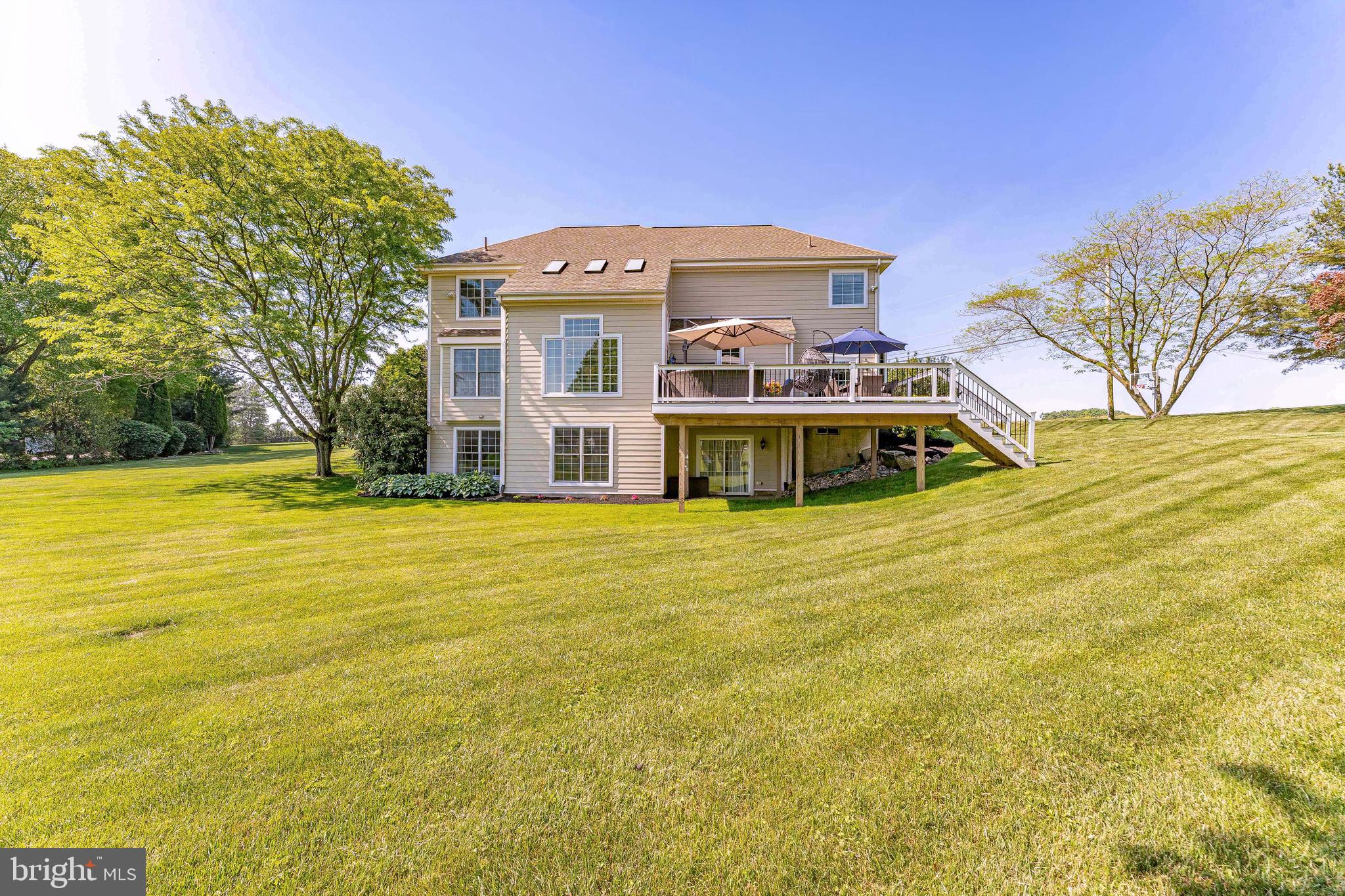 LAUREL POINTE - Residential
