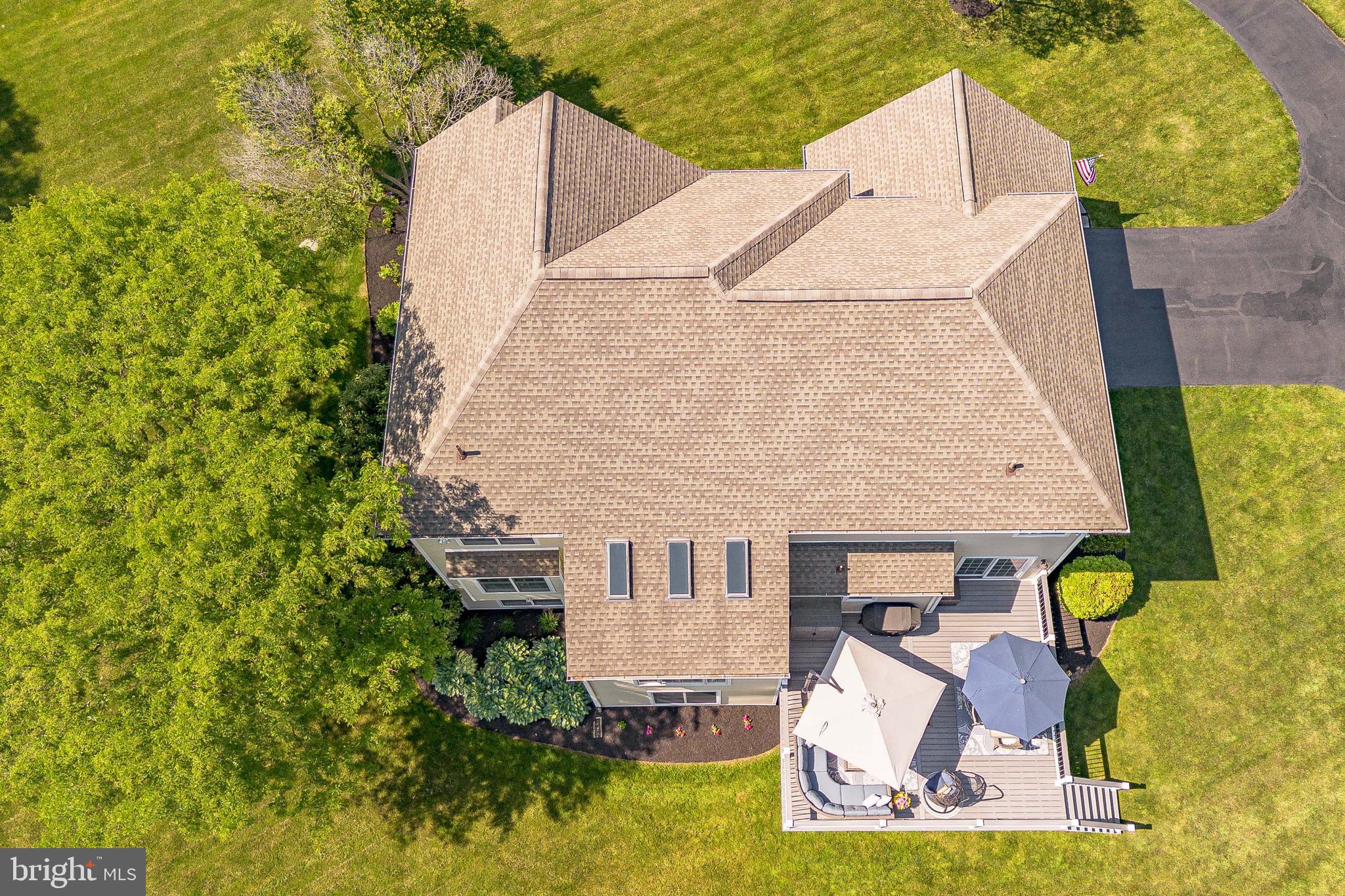 LAUREL POINTE - Residential