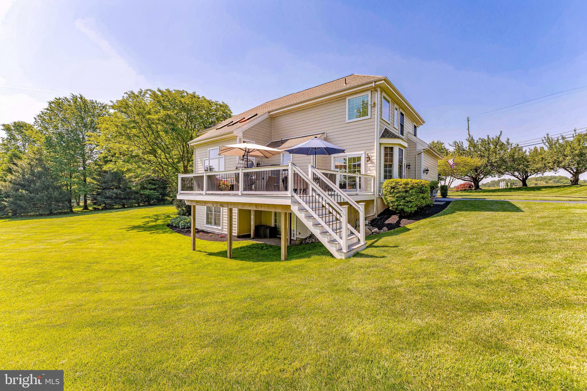 LAUREL POINTE - Residential