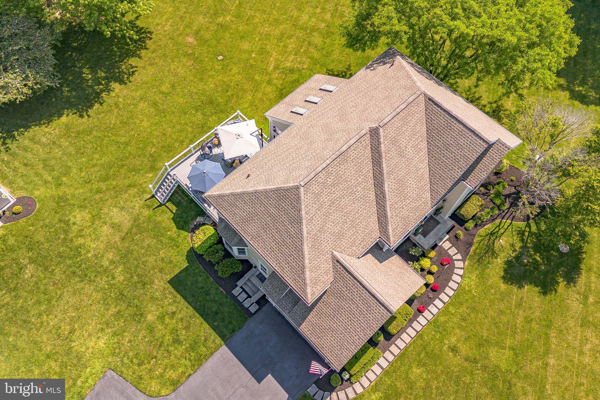LAUREL POINTE - Residential