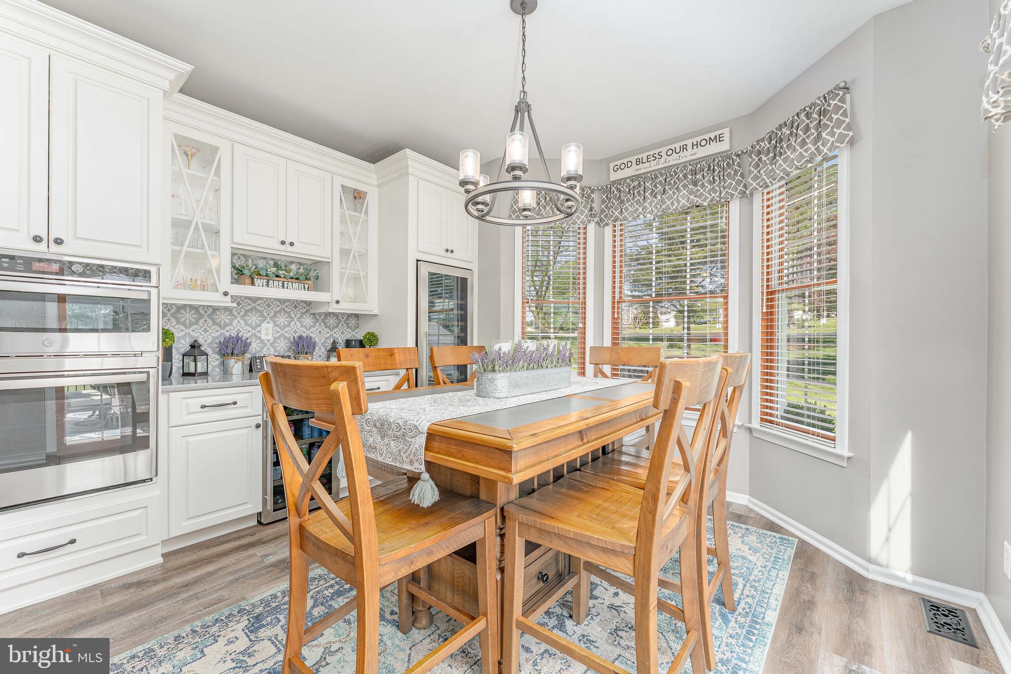 LAUREL POINTE - Residential