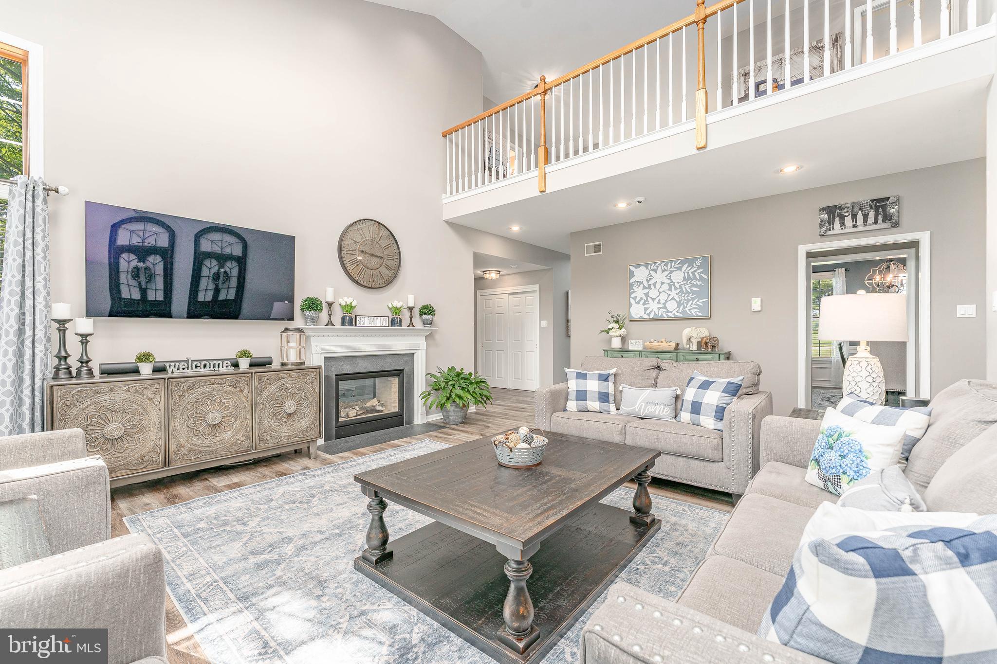 LAUREL POINTE - Residential