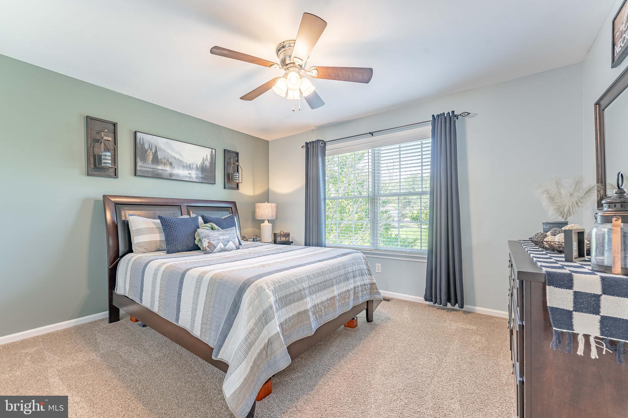 LAUREL POINTE - Residential