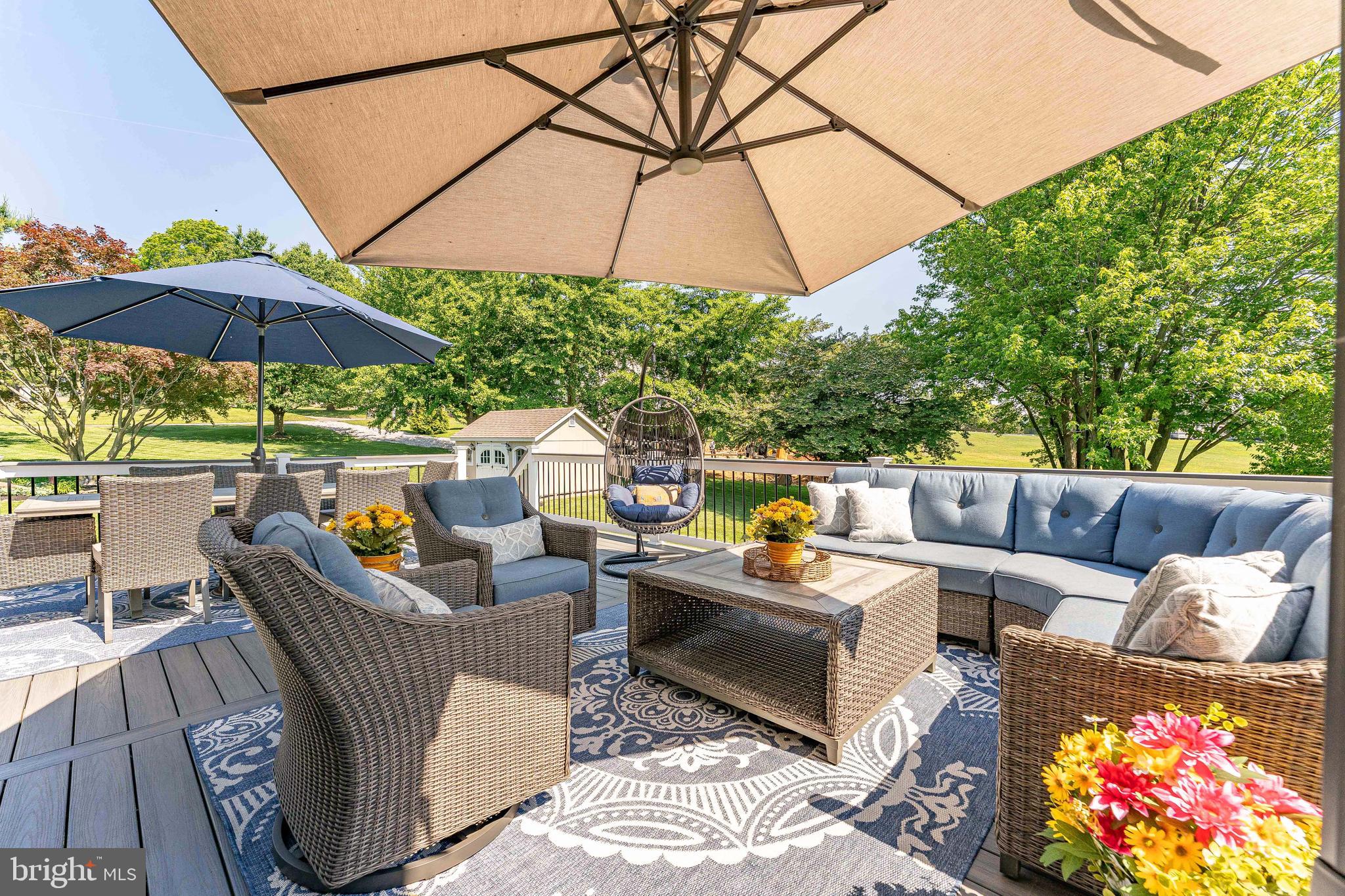 LAUREL POINTE - Residential