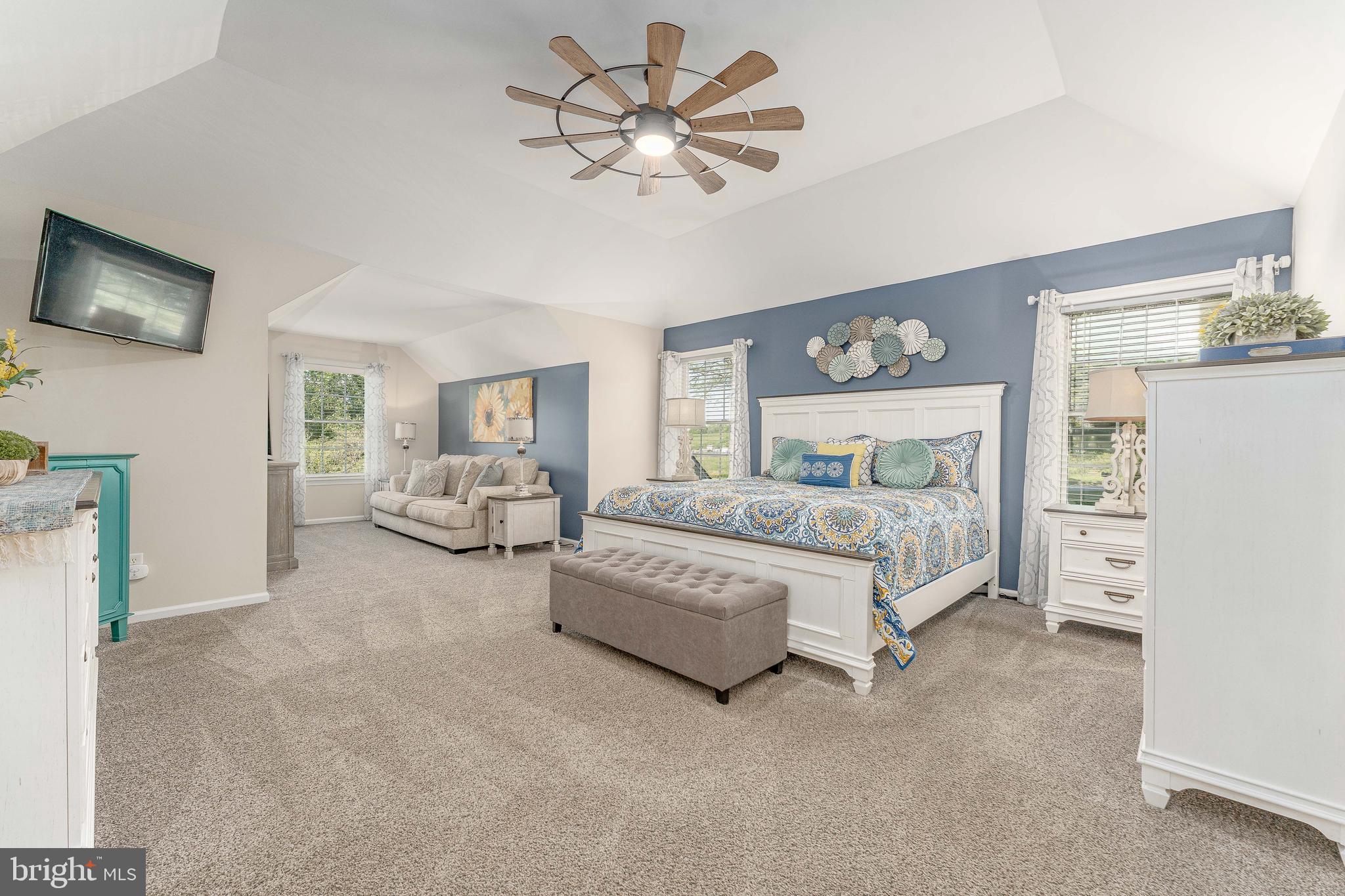 LAUREL POINTE - Residential