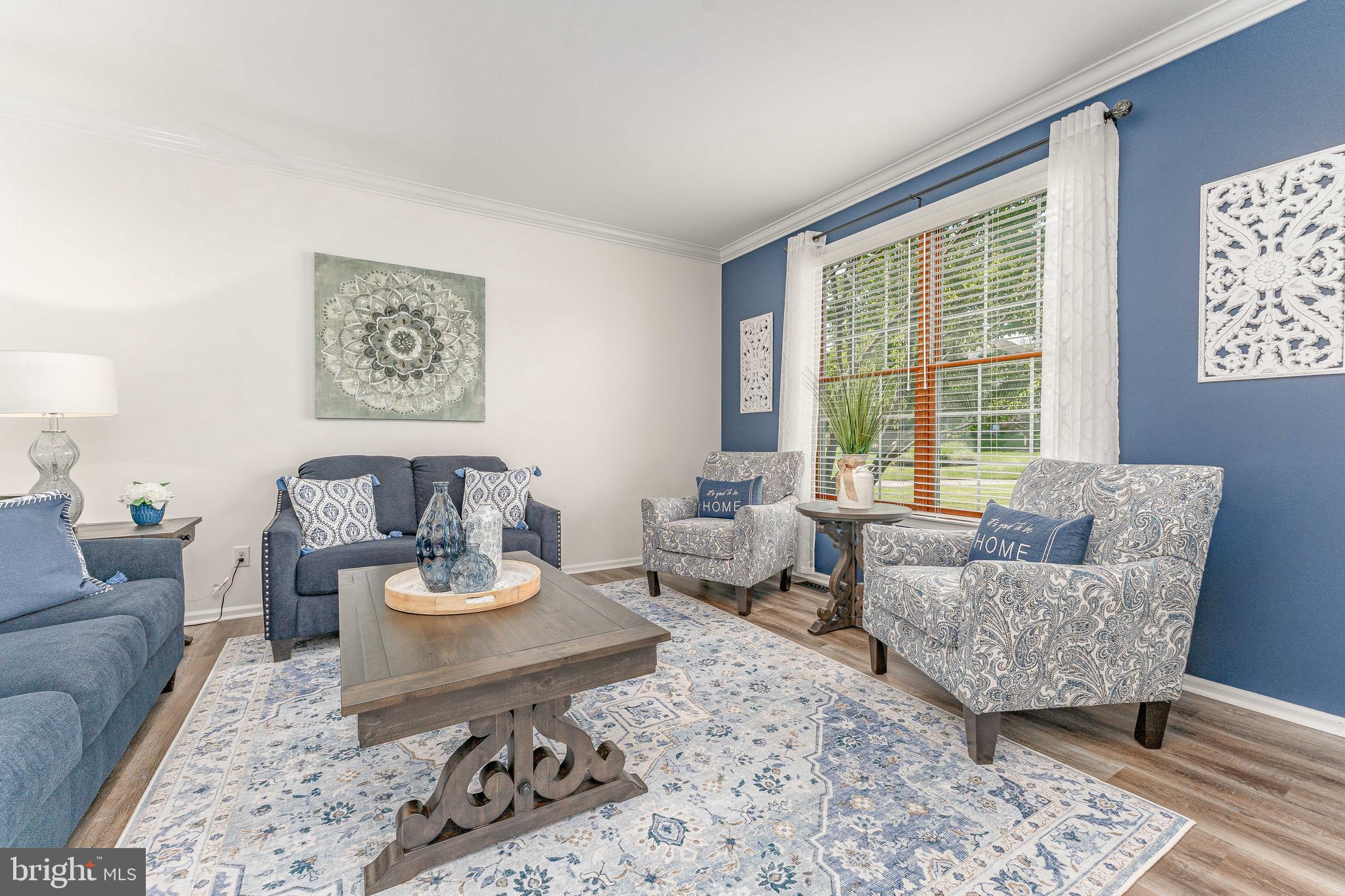 LAUREL POINTE - Residential
