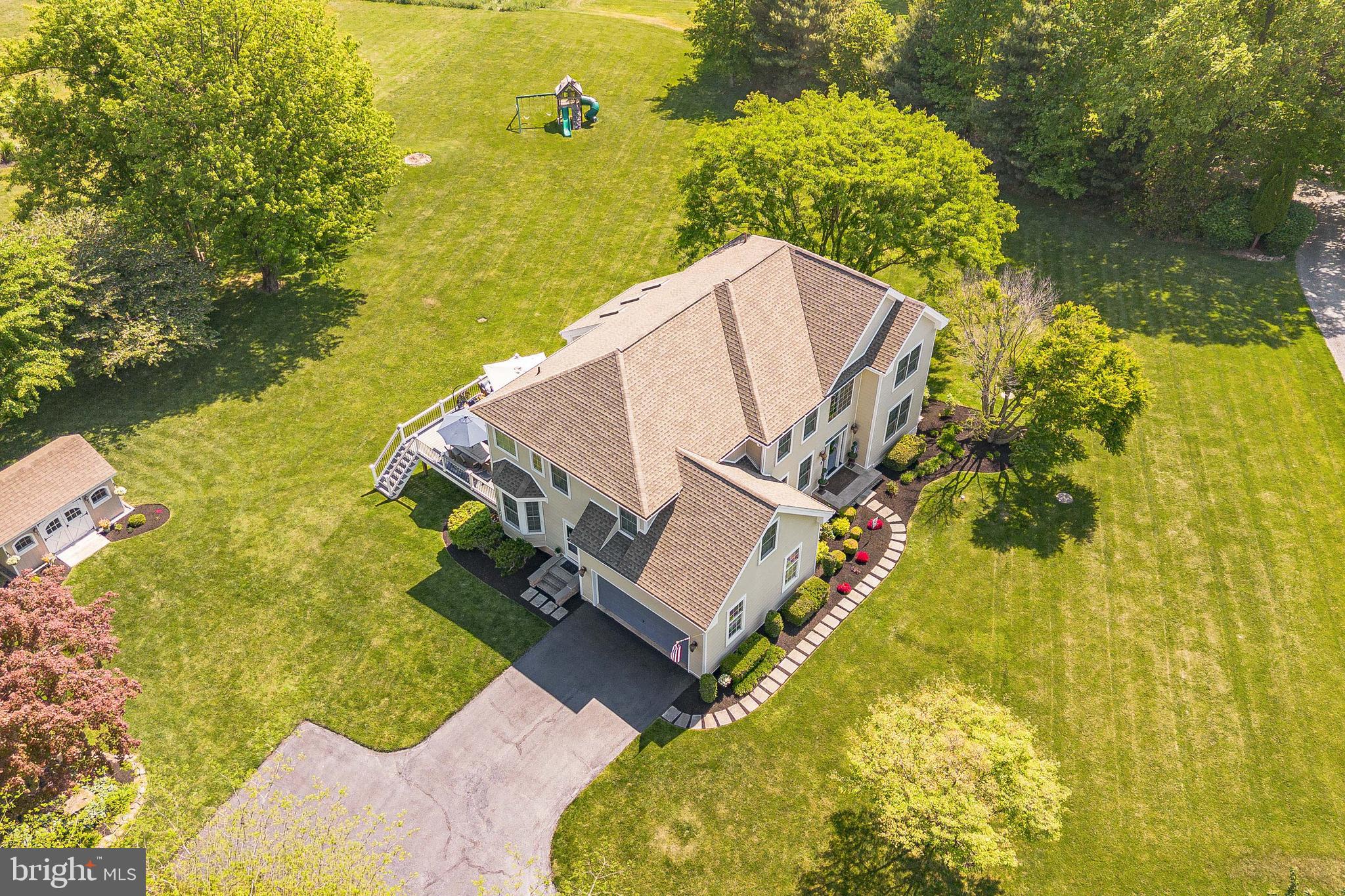 LAUREL POINTE - Residential