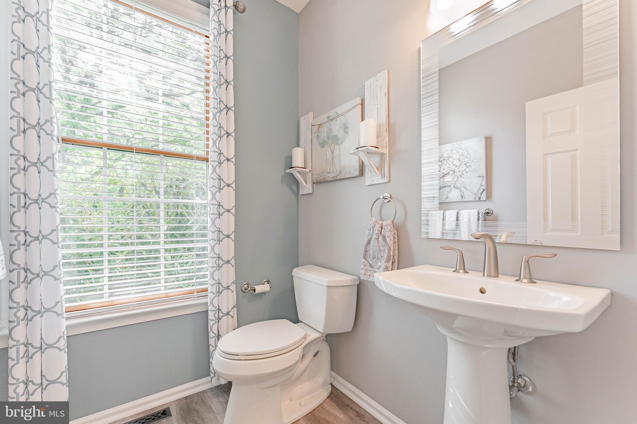 LAUREL POINTE - Residential