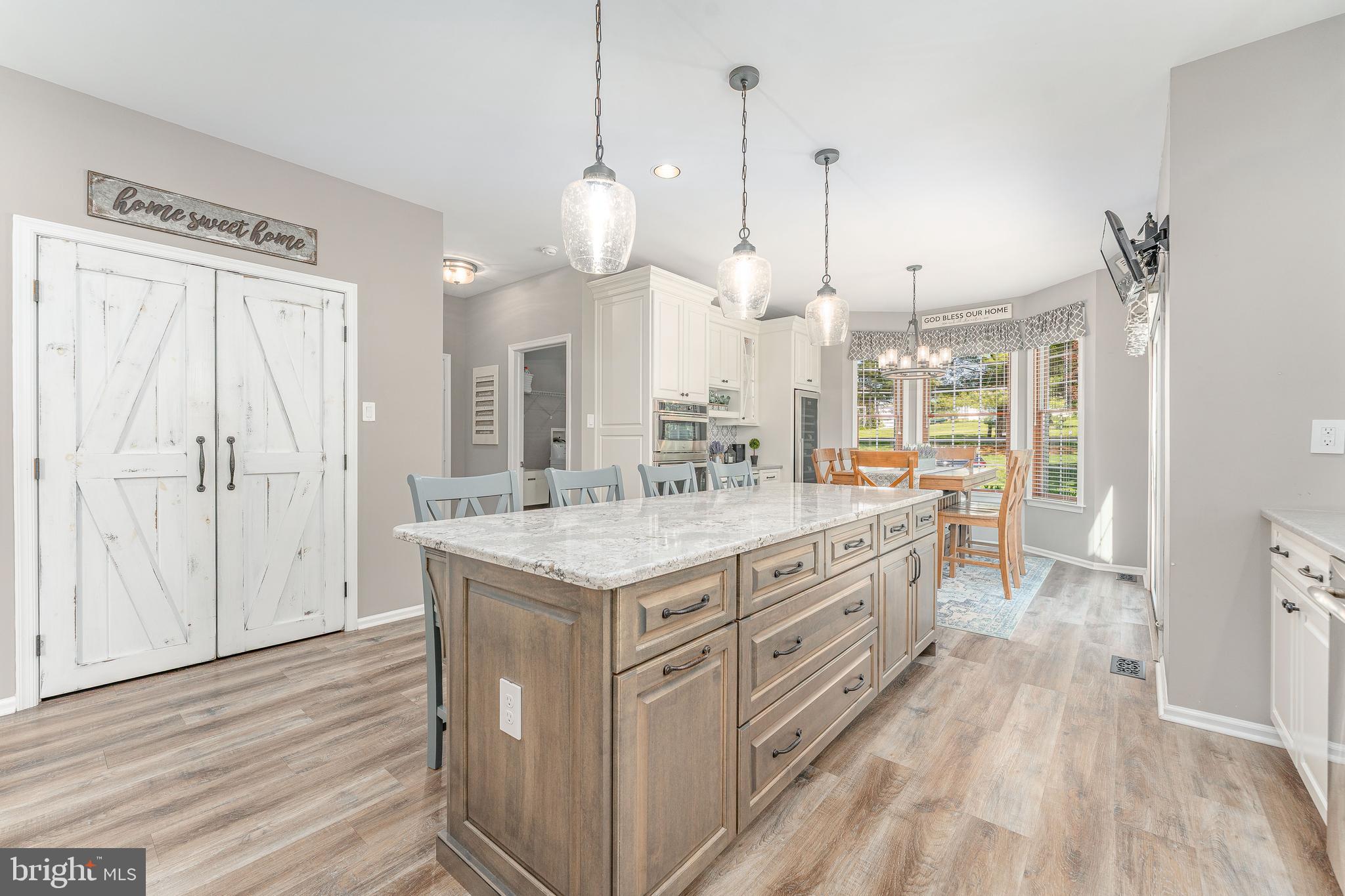 LAUREL POINTE - Residential